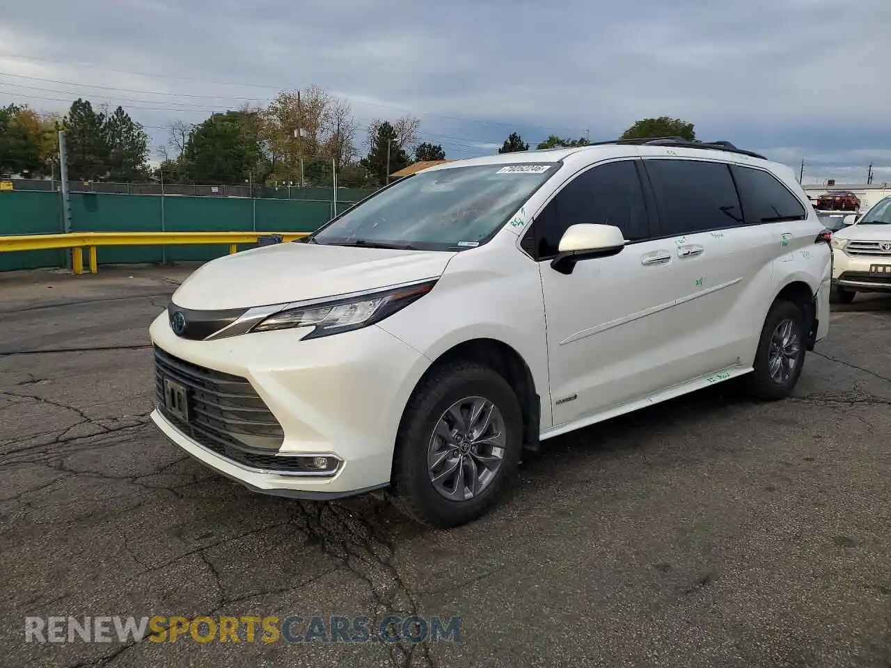 1 Photograph of a damaged car 5TDJSKFC4MS014594 TOYOTA SIENNA 2021