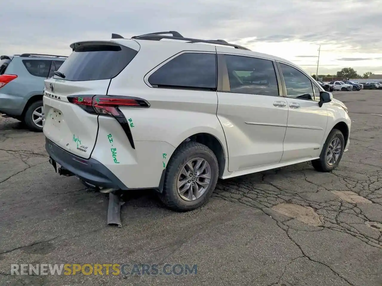 3 Photograph of a damaged car 5TDJSKFC4MS014594 TOYOTA SIENNA 2021