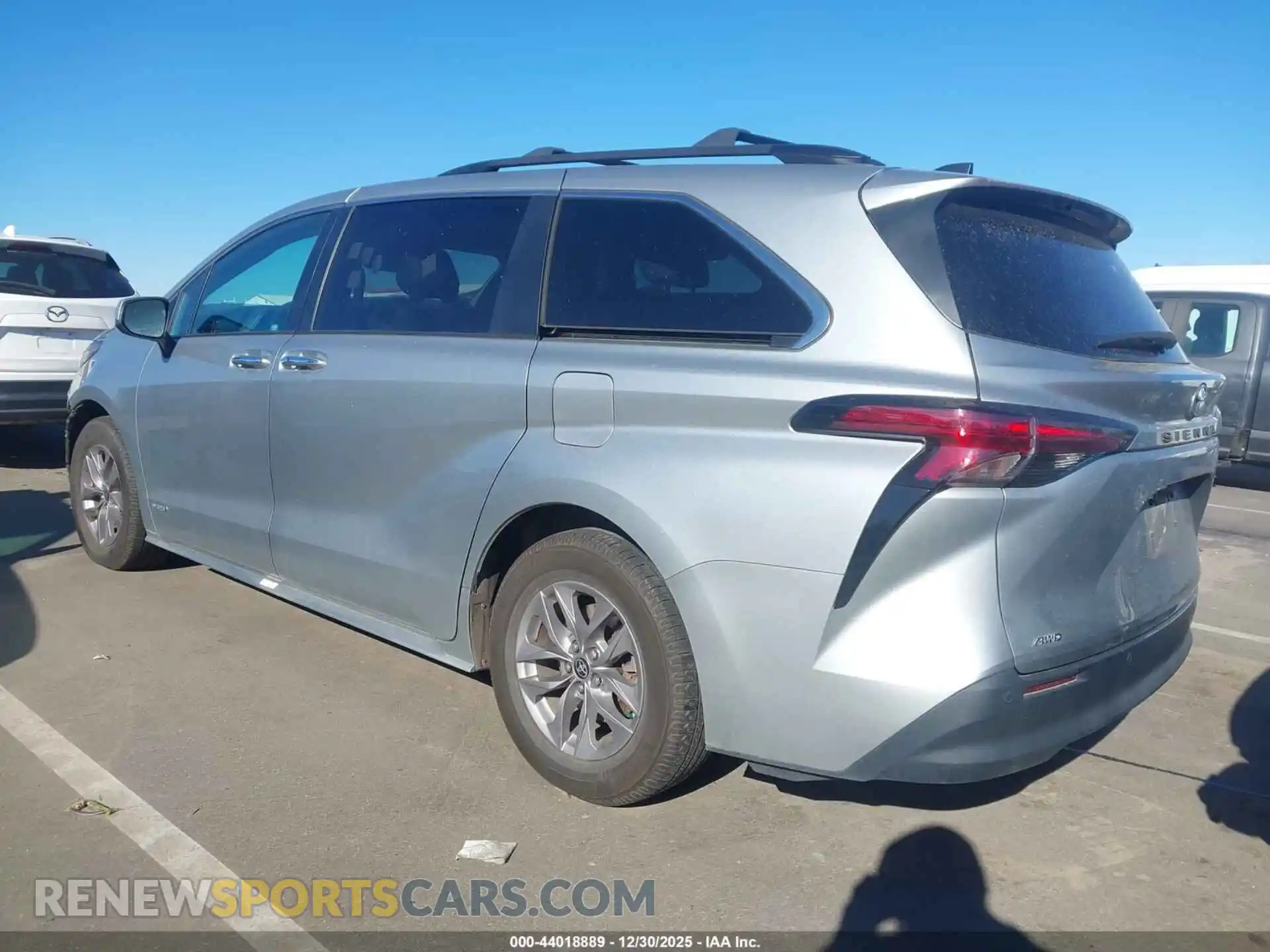 3 Photograph of a damaged car 5TDJSKFC5MS009341 TOYOTA SIENNA 2021