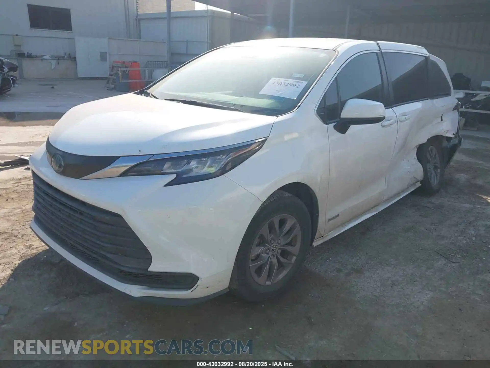 2 Photograph of a damaged car 5TDKRKEC1MS012500 TOYOTA SIENNA 2021