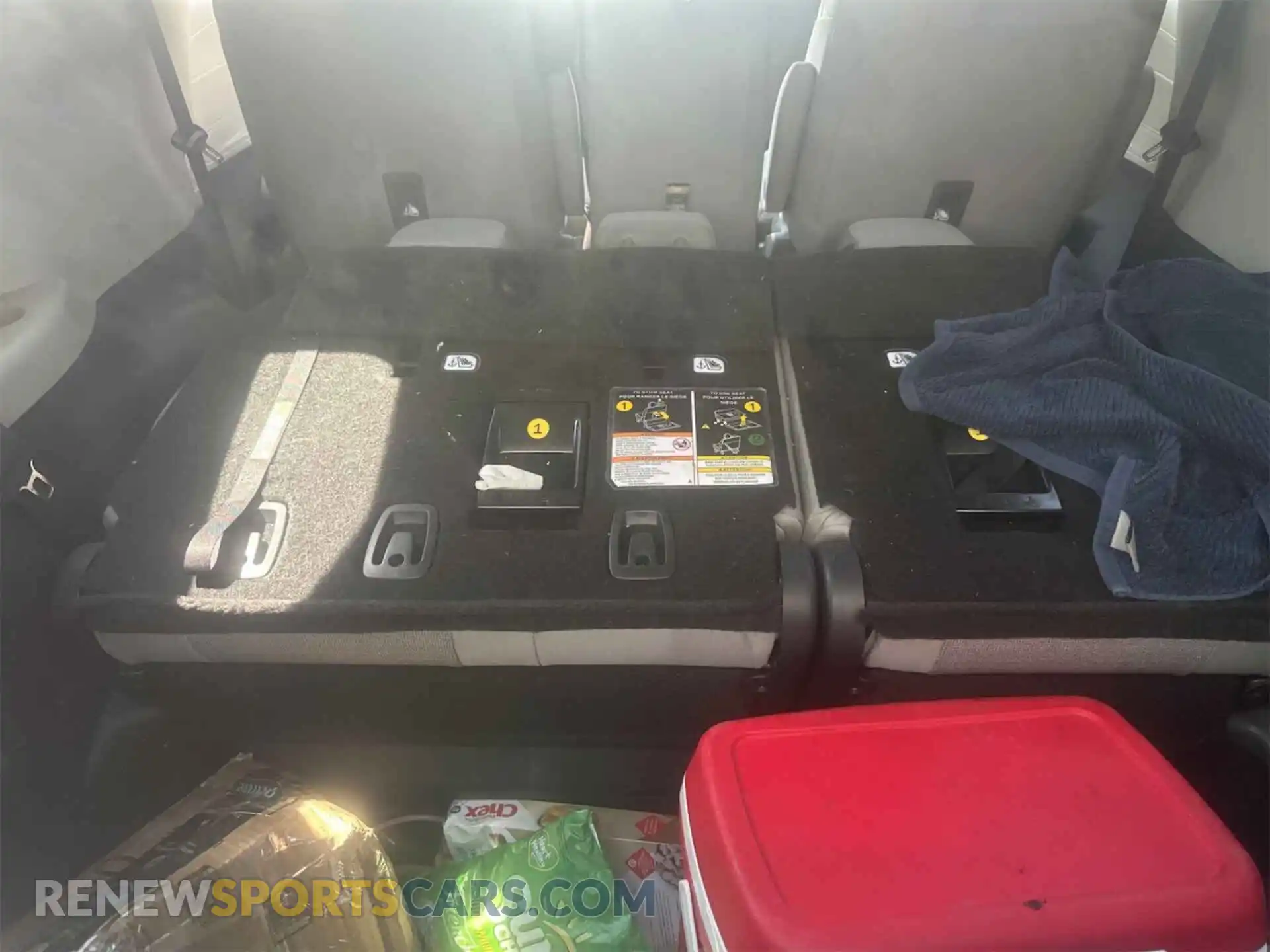 2 fotografías del automóvil dañado 5TDKRKEC1MS034352 TOYOTA SIENNA 2021