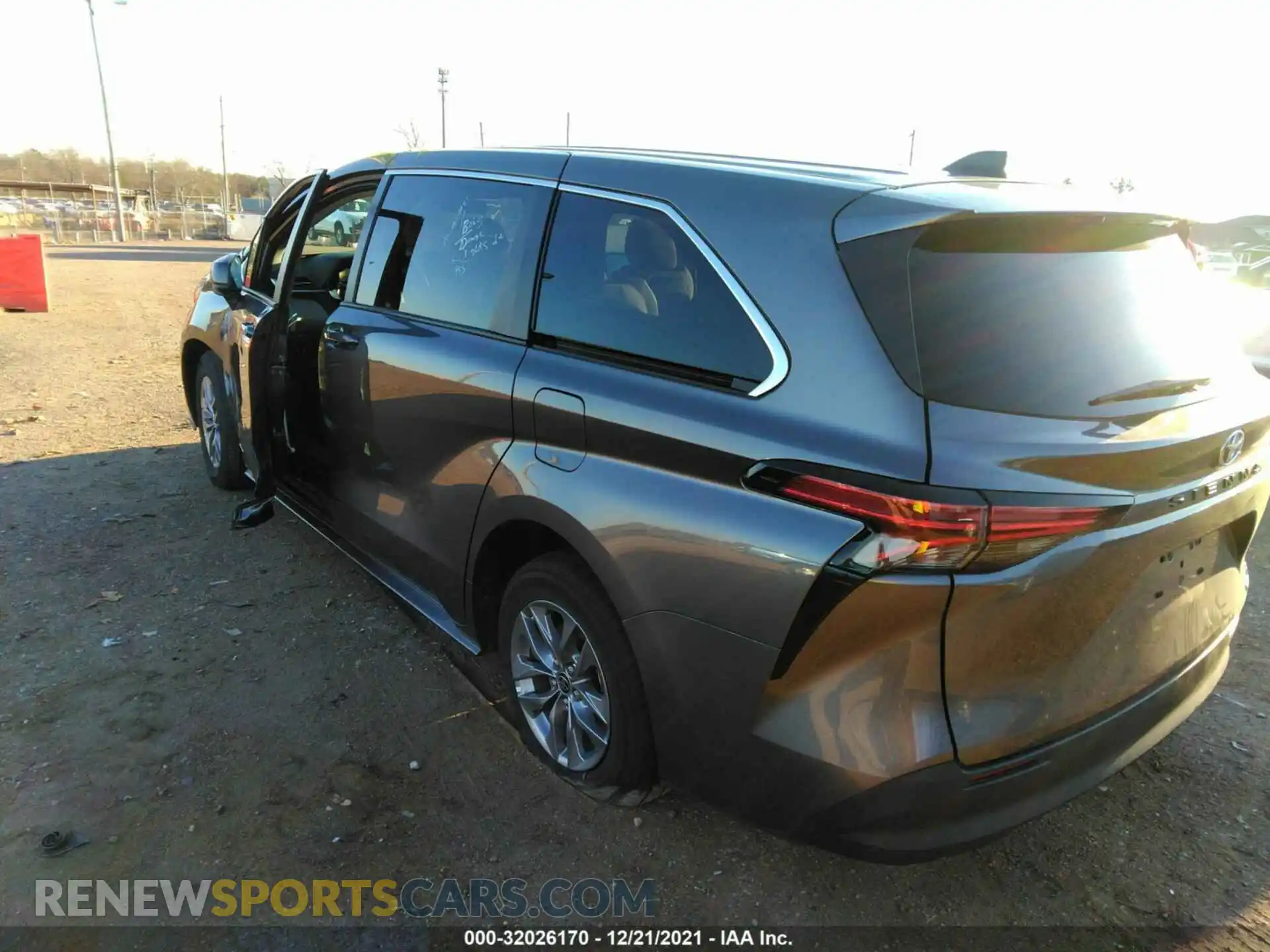 3 fotografías del automóvil dañado 5TDKRKEC1MS045643 TOYOTA SIENNA 2021
