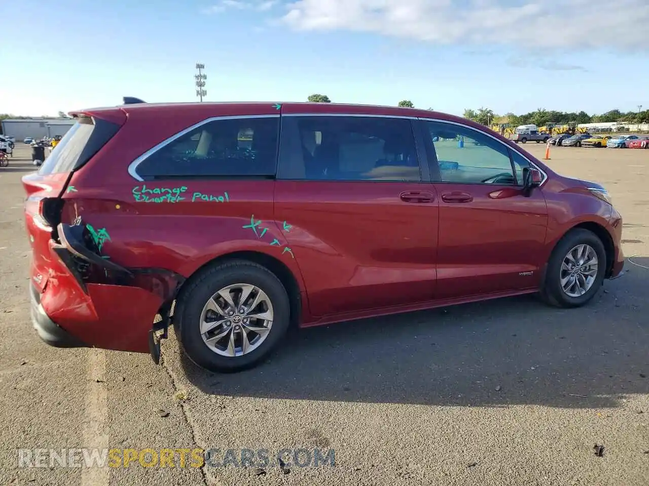 3 Photograph of a damaged car 5TDKRKEC2MS018693 TOYOTA SIENNA 2021