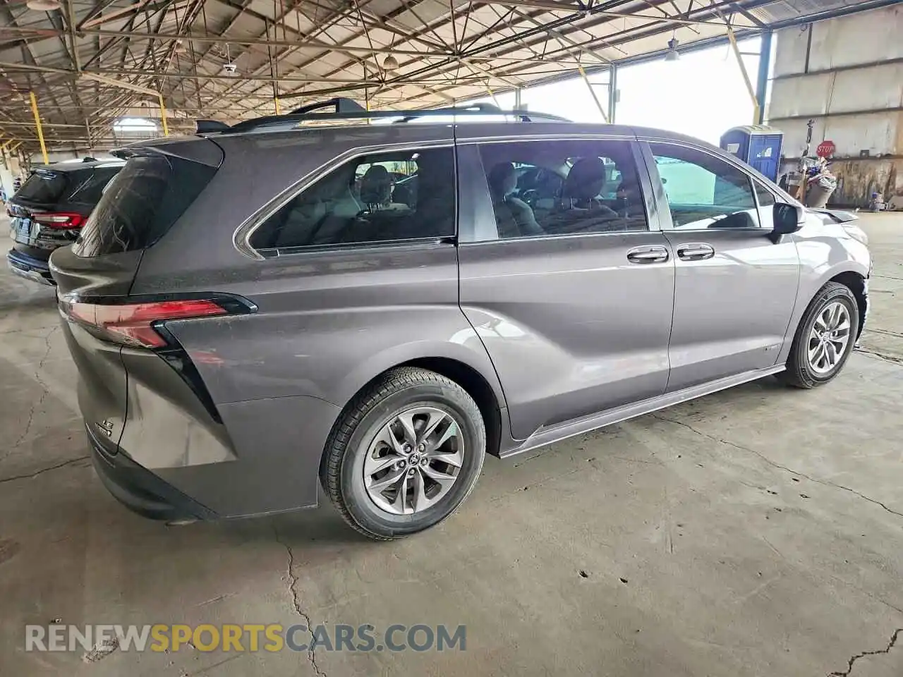 3 Photograph of a damaged car 5TDKRKEC2MS053637 TOYOTA SIENNA 2021
