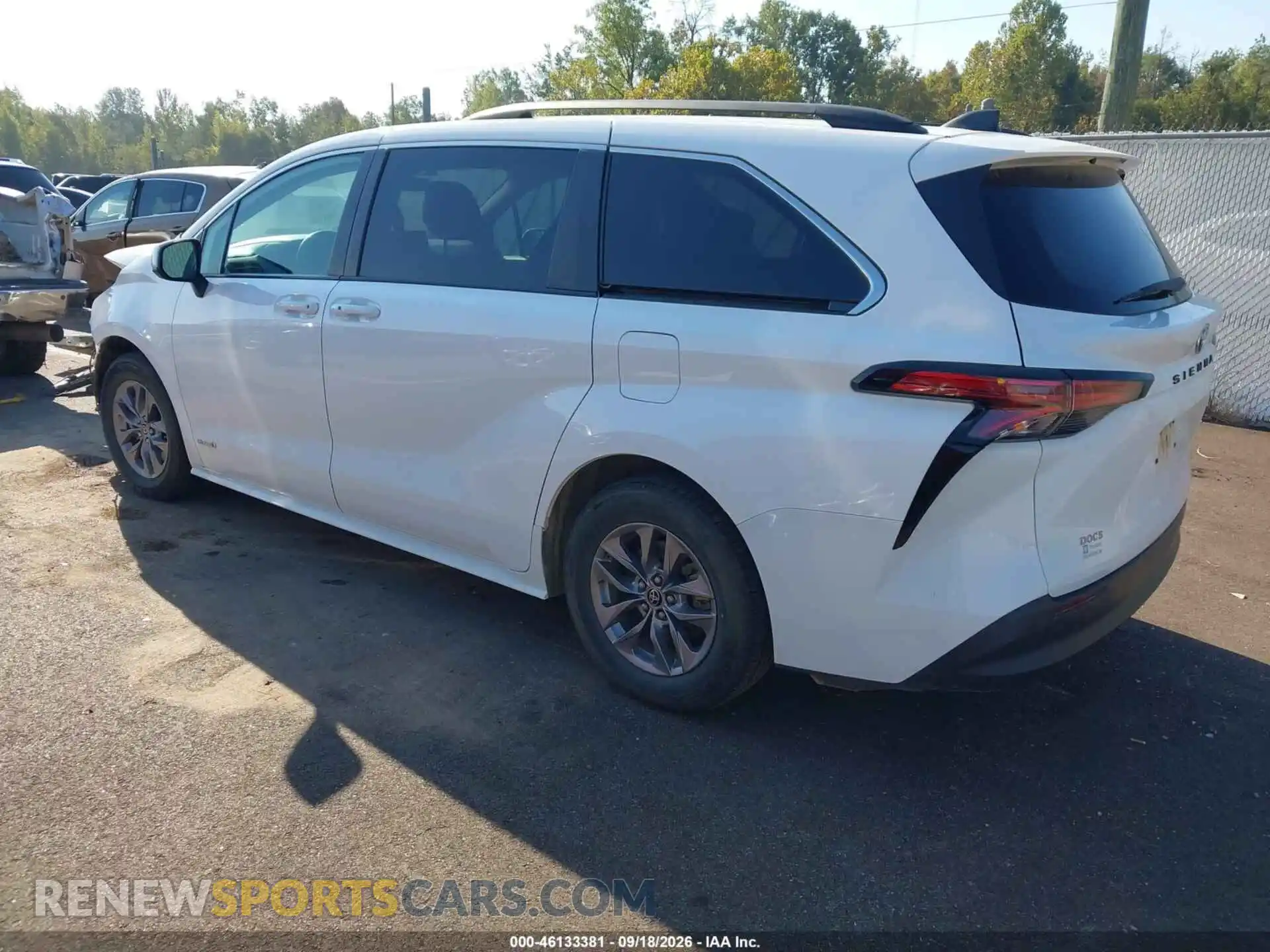 3 Photograph of a damaged car 5TDKRKEC2MS067487 TOYOTA SIENNA 2021