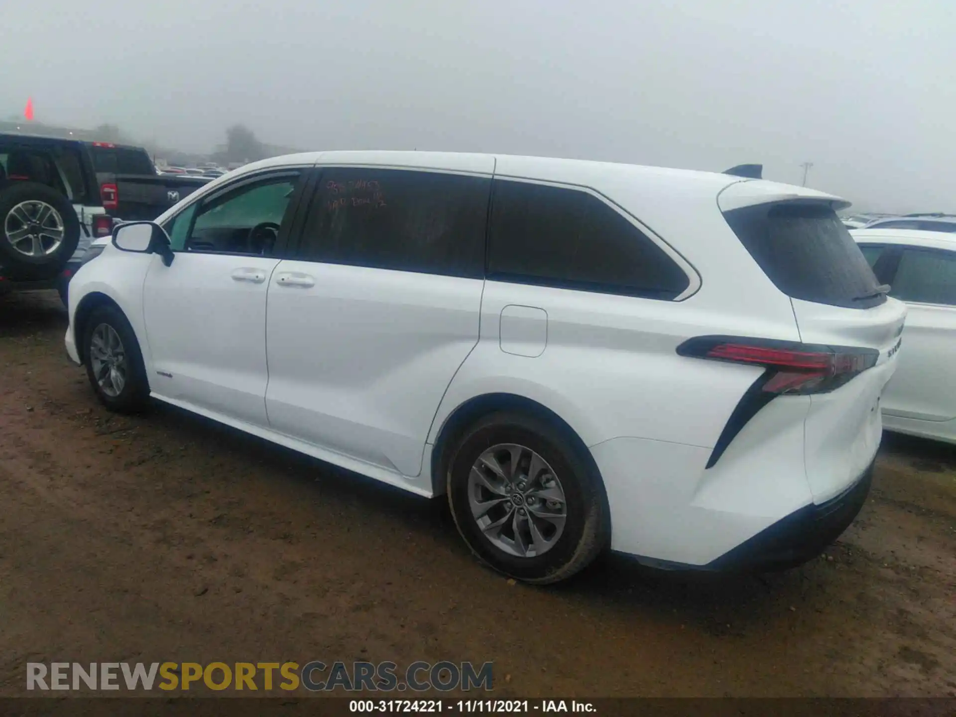 3 Photograph of a damaged car 5TDKRKEC3MS014796 TOYOTA SIENNA 2021