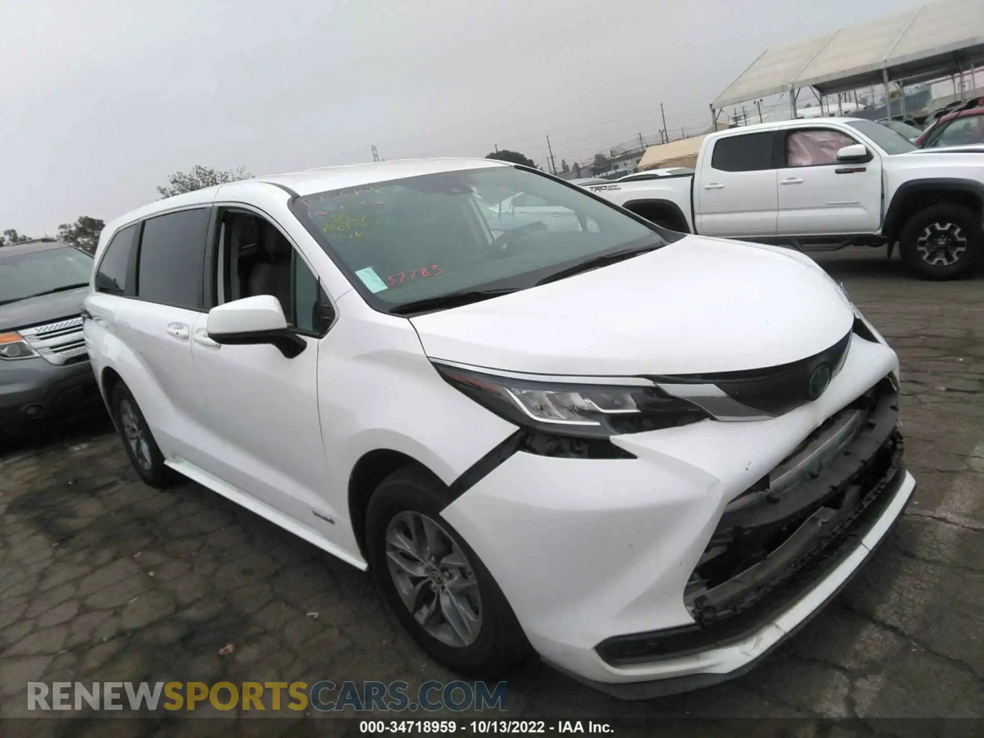 1 Photograph of a damaged car 5TDKRKEC3MS020159 TOYOTA SIENNA 2021