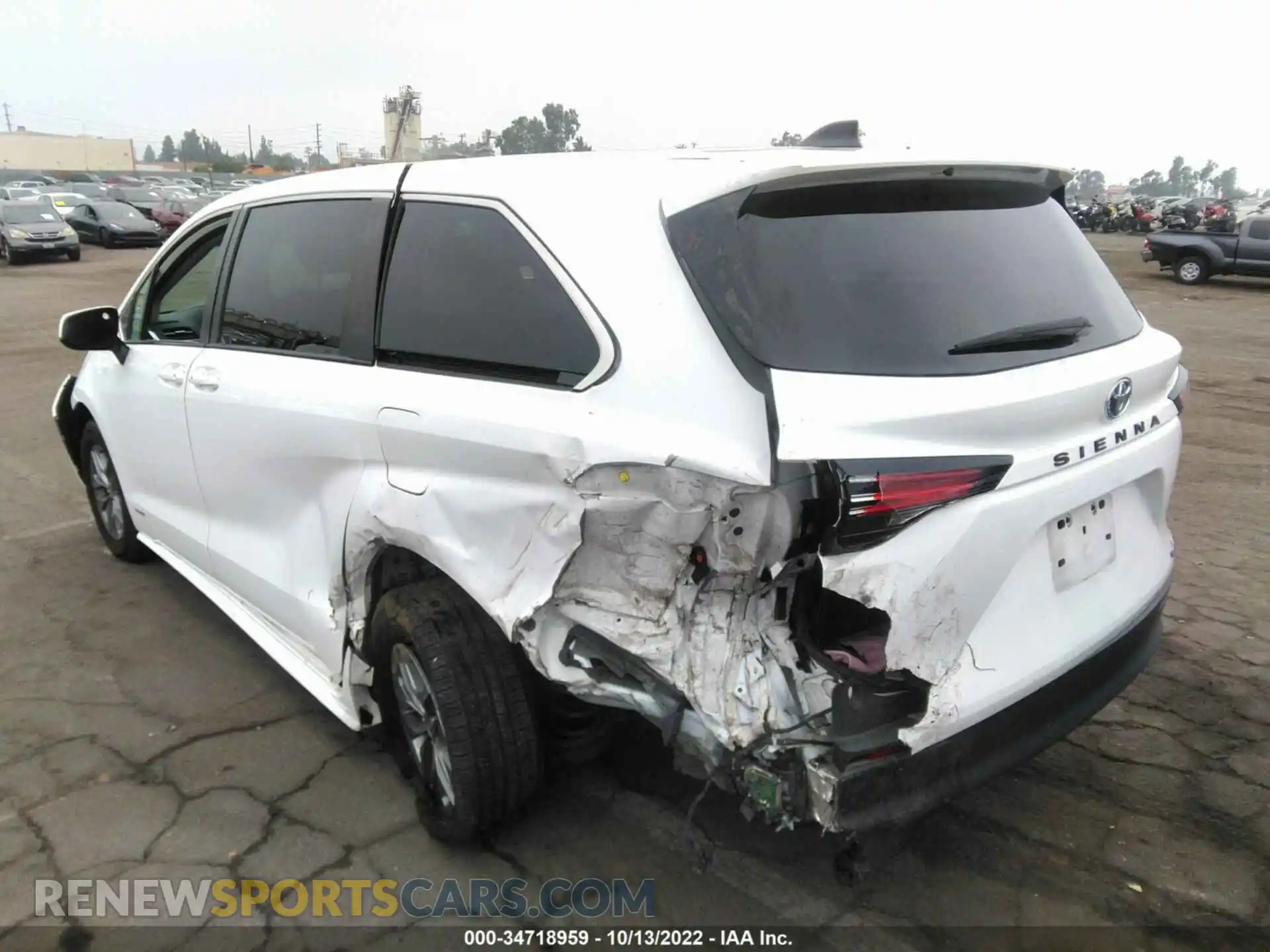 3 Photograph of a damaged car 5TDKRKEC3MS020159 TOYOTA SIENNA 2021