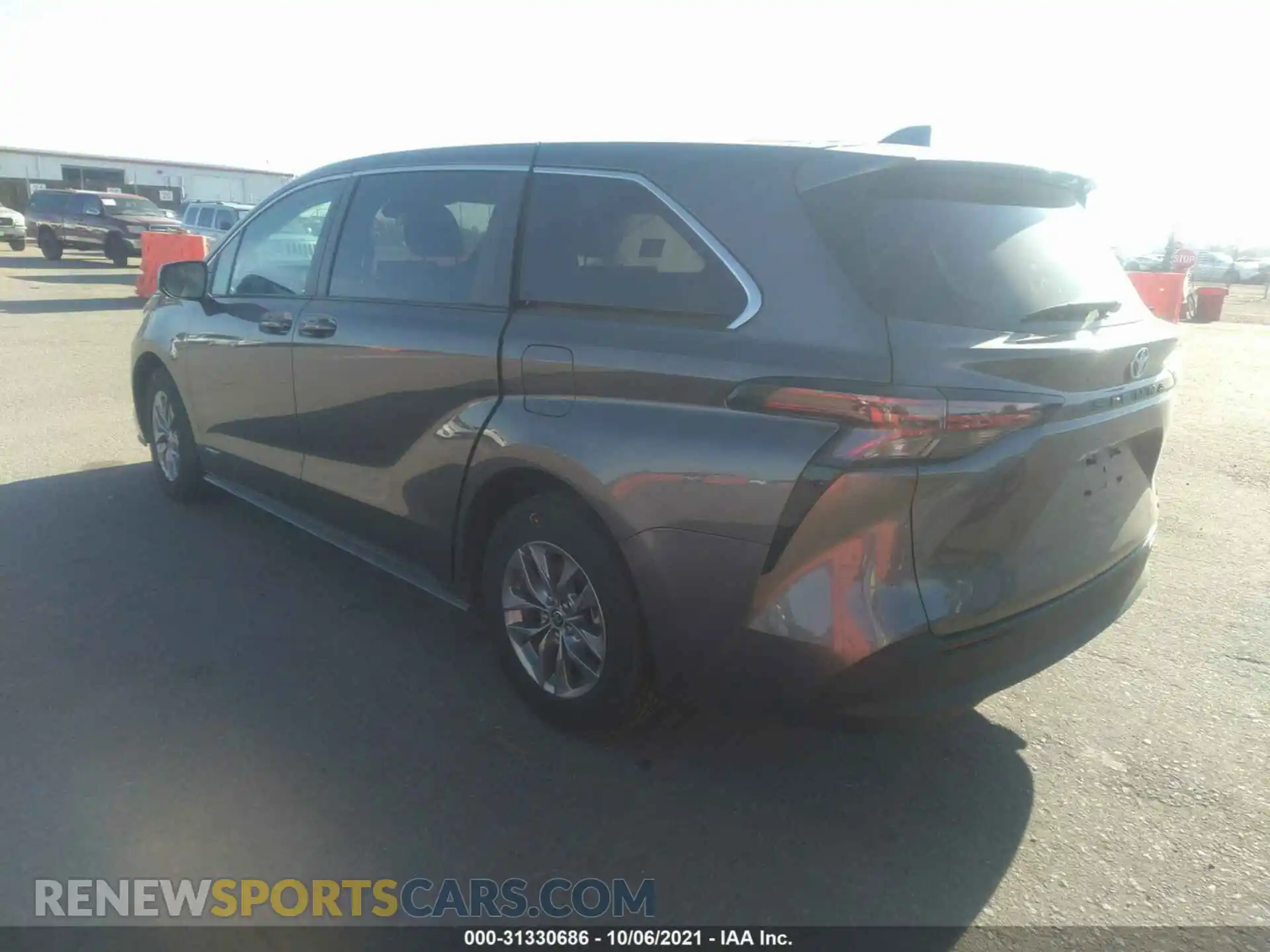 3 fotografías del automóvil dañado 5TDKRKEC3MS030027 TOYOTA SIENNA 2021