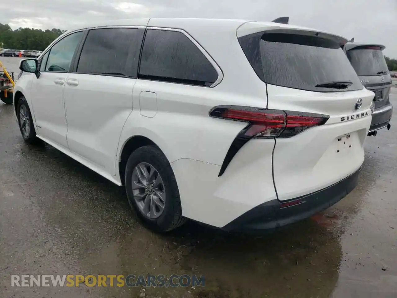3 Photograph of a damaged car 5TDKRKEC3MS045434 TOYOTA SIENNA 2021