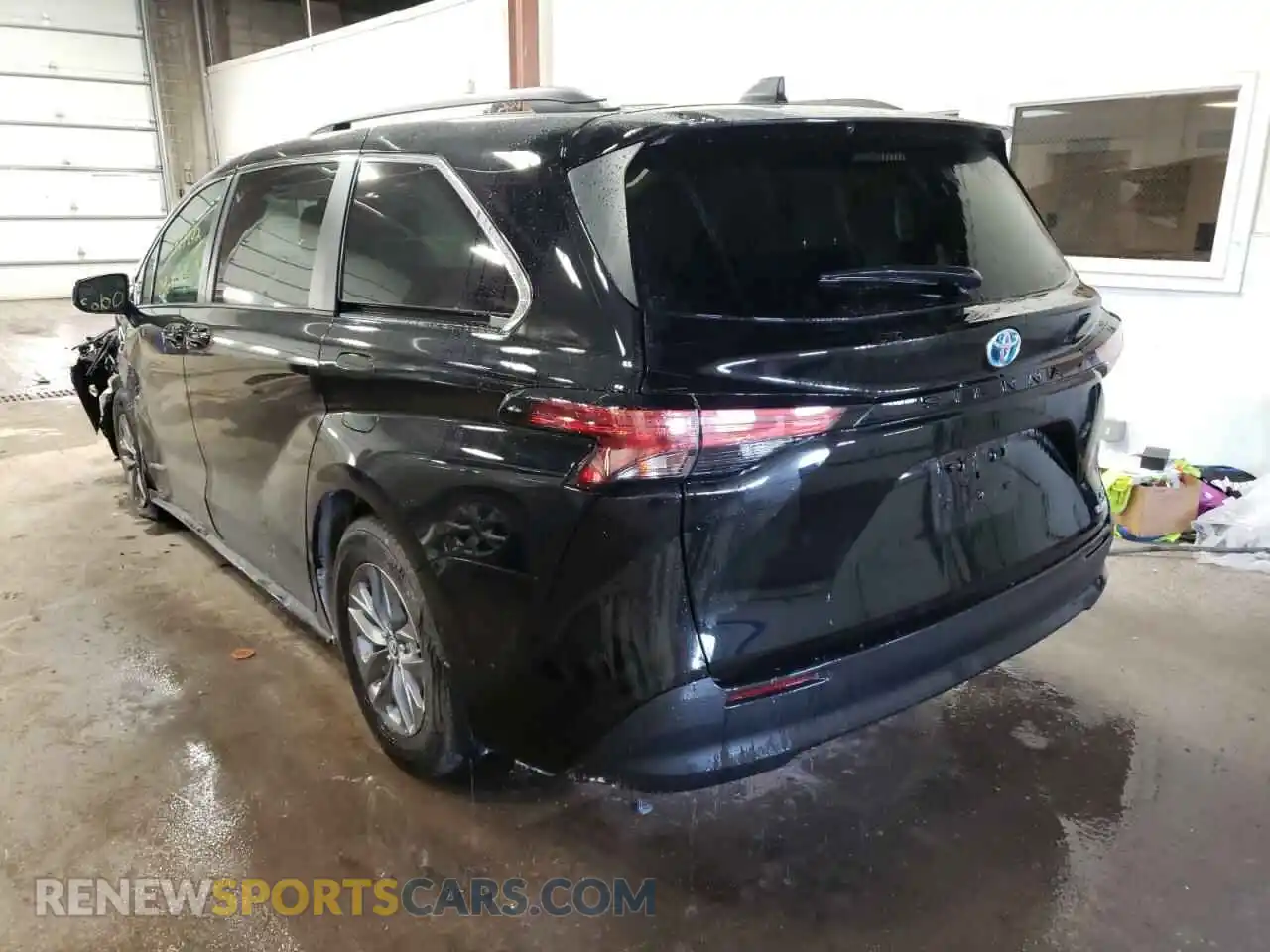 3 Photograph of a damaged car 5TDKRKEC3MS057809 TOYOTA SIENNA 2021