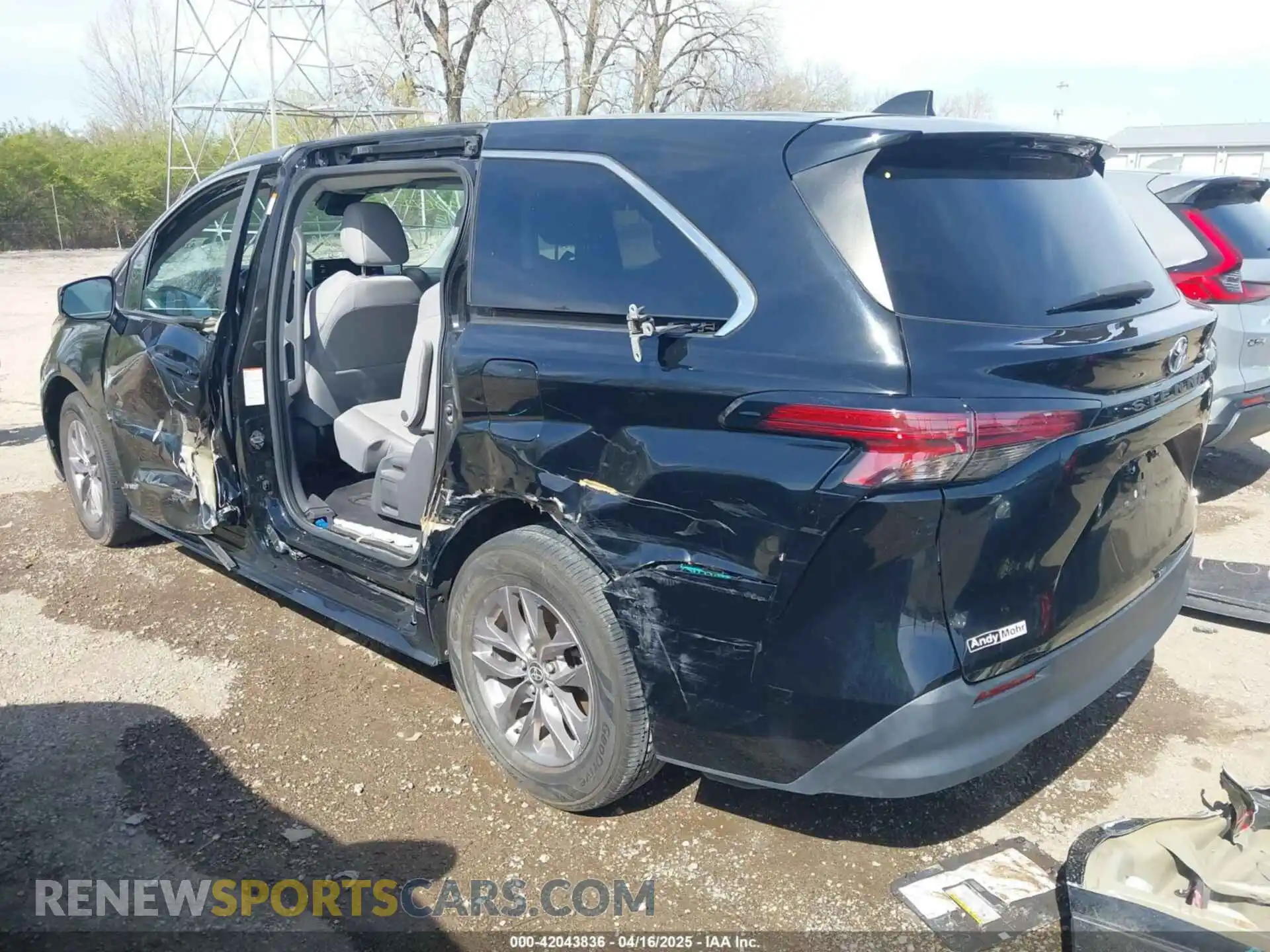 3 Photograph of a damaged car 5TDKRKEC4MS013804 TOYOTA SIENNA 2021