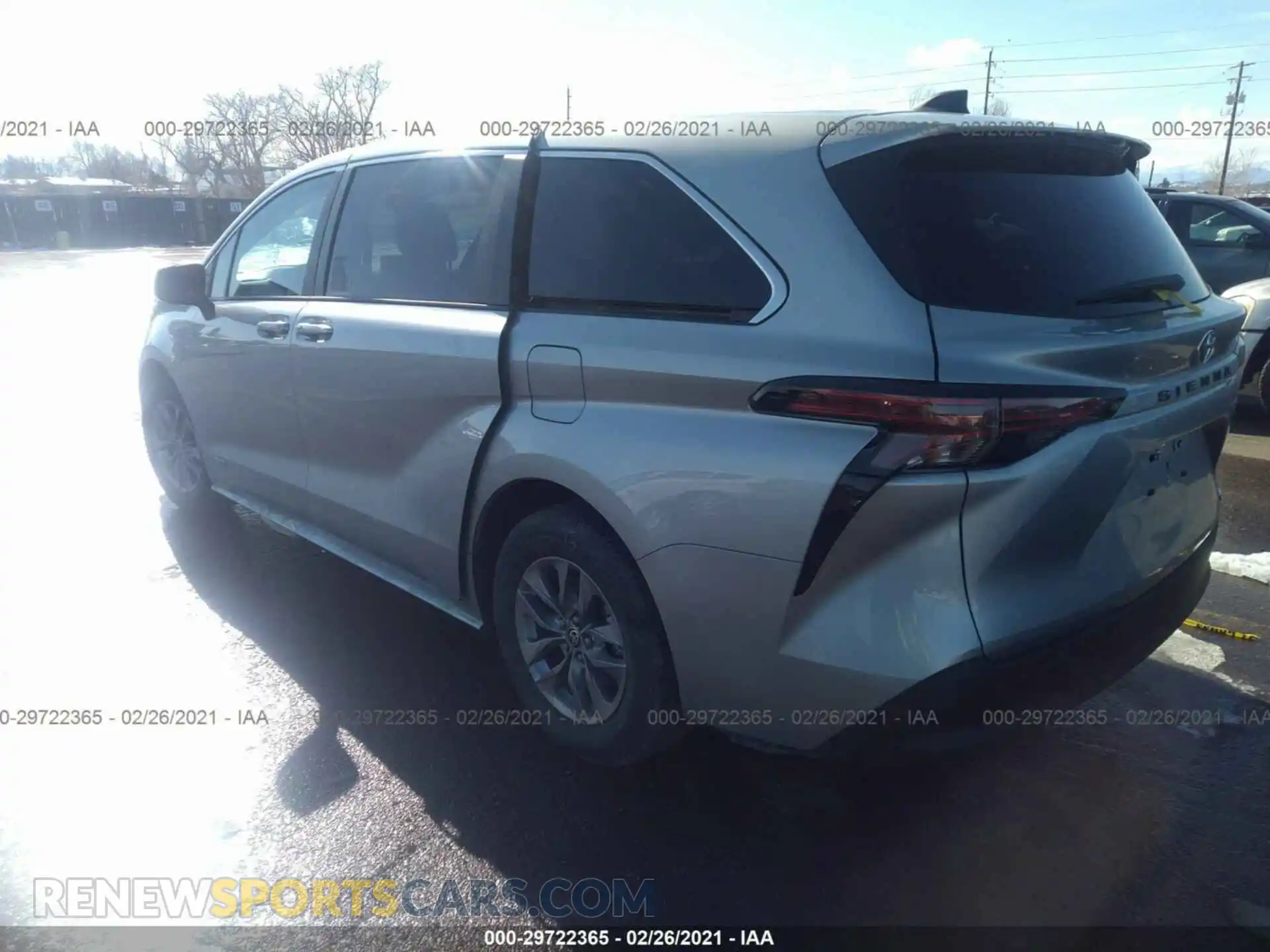 3 Photograph of a damaged car 5TDKRKEC4MS017075 TOYOTA SIENNA 2021