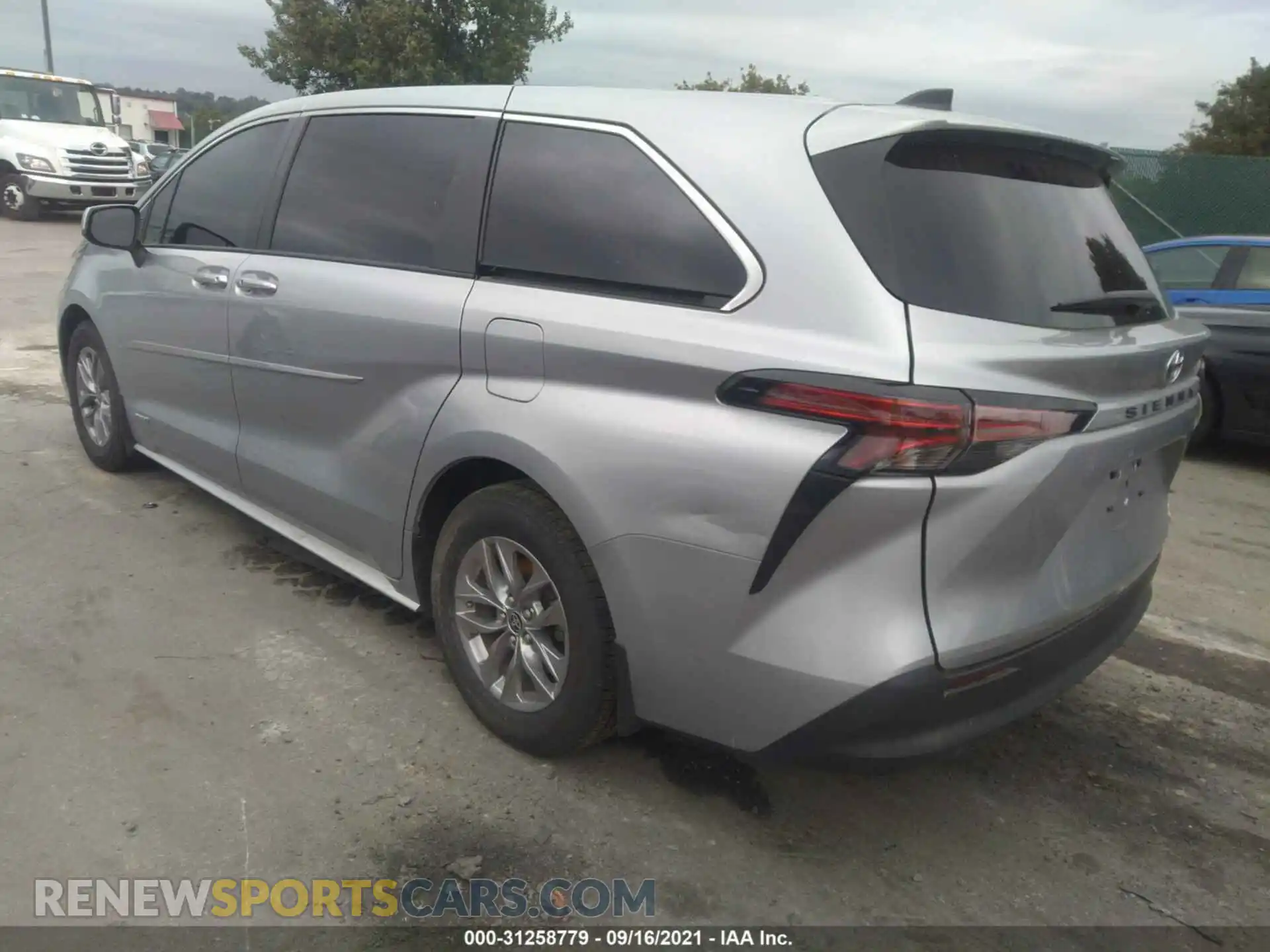 3 Photograph of a damaged car 5TDKRKEC5MS016145 TOYOTA SIENNA 2021