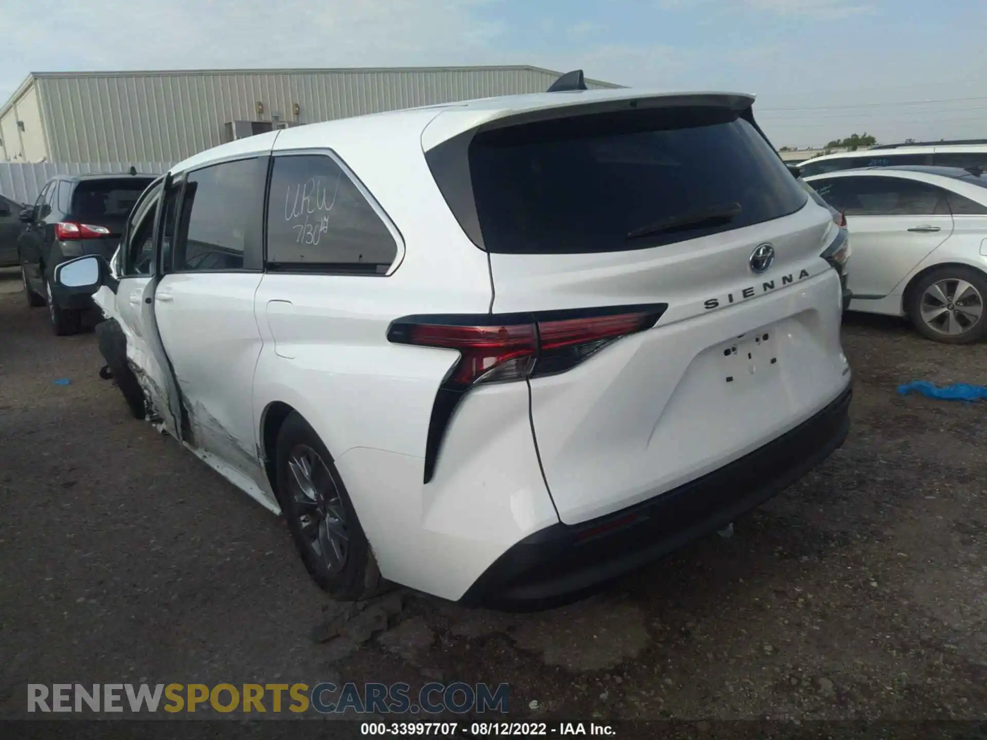 3 Photograph of a damaged car 5TDKRKEC5MS045936 TOYOTA SIENNA 2021