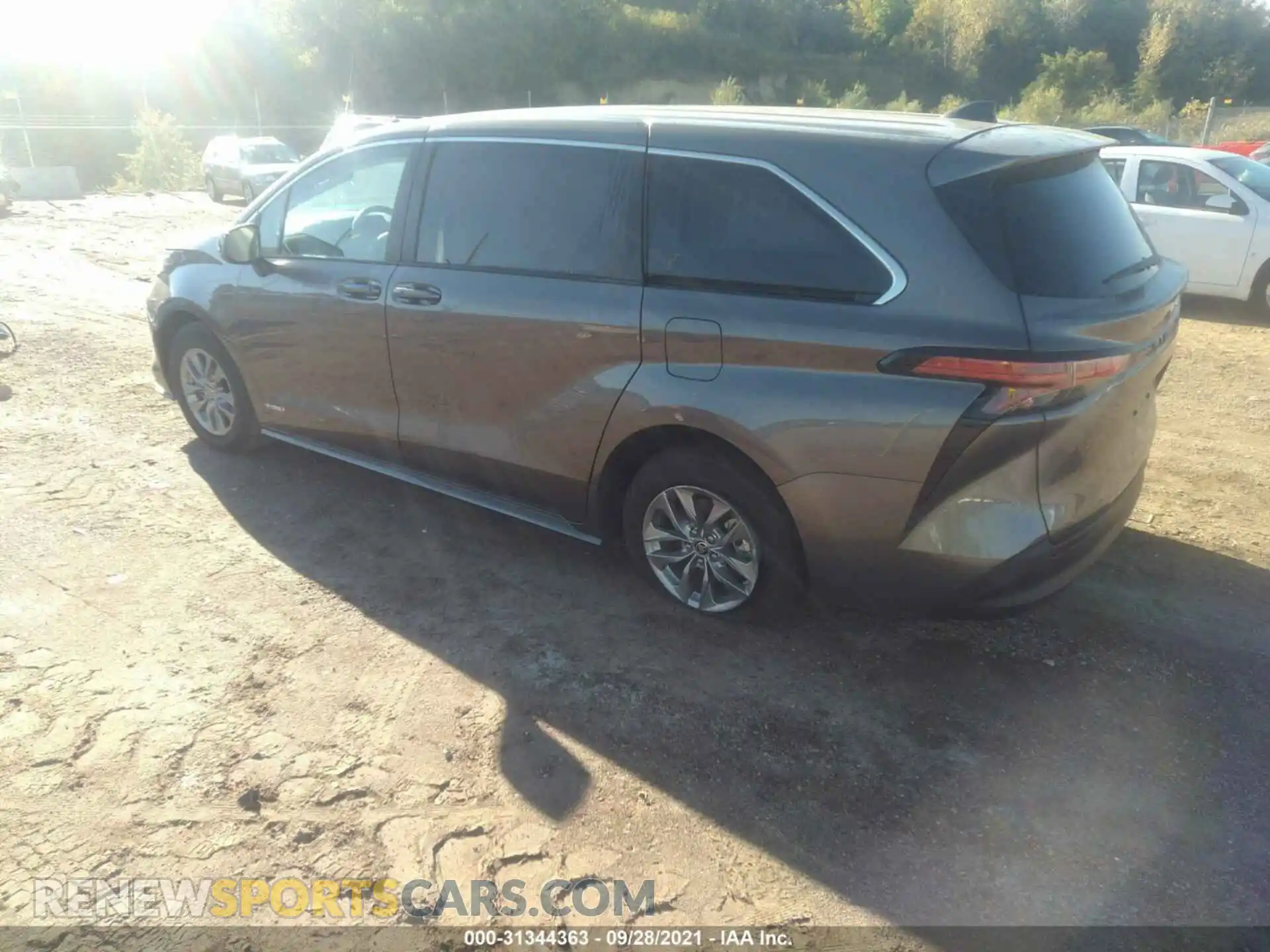 3 Photograph of a damaged car 5TDKRKEC6MS010189 TOYOTA SIENNA 2021