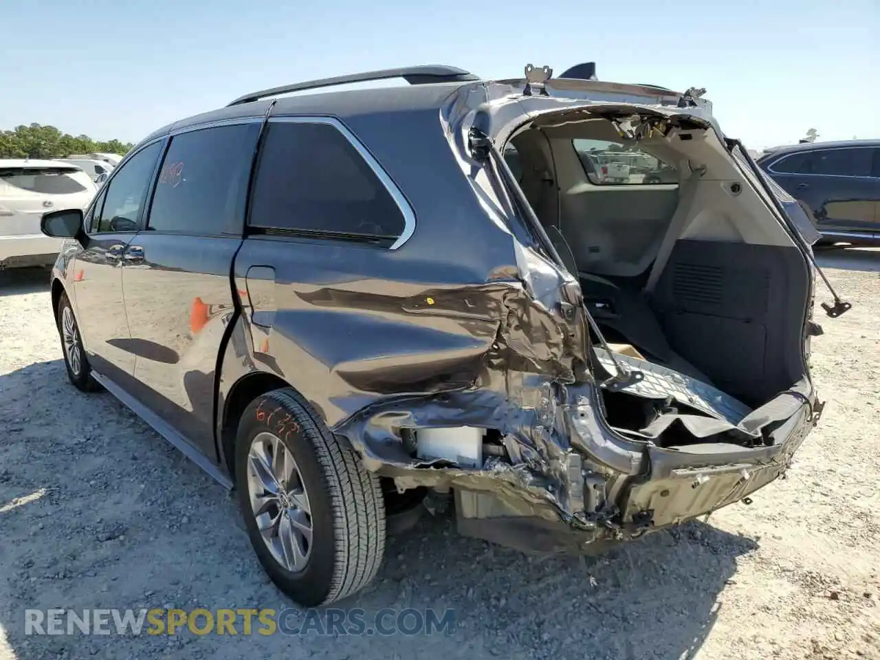 3 Photograph of a damaged car 5TDKRKEC6MS011679 TOYOTA SIENNA 2021