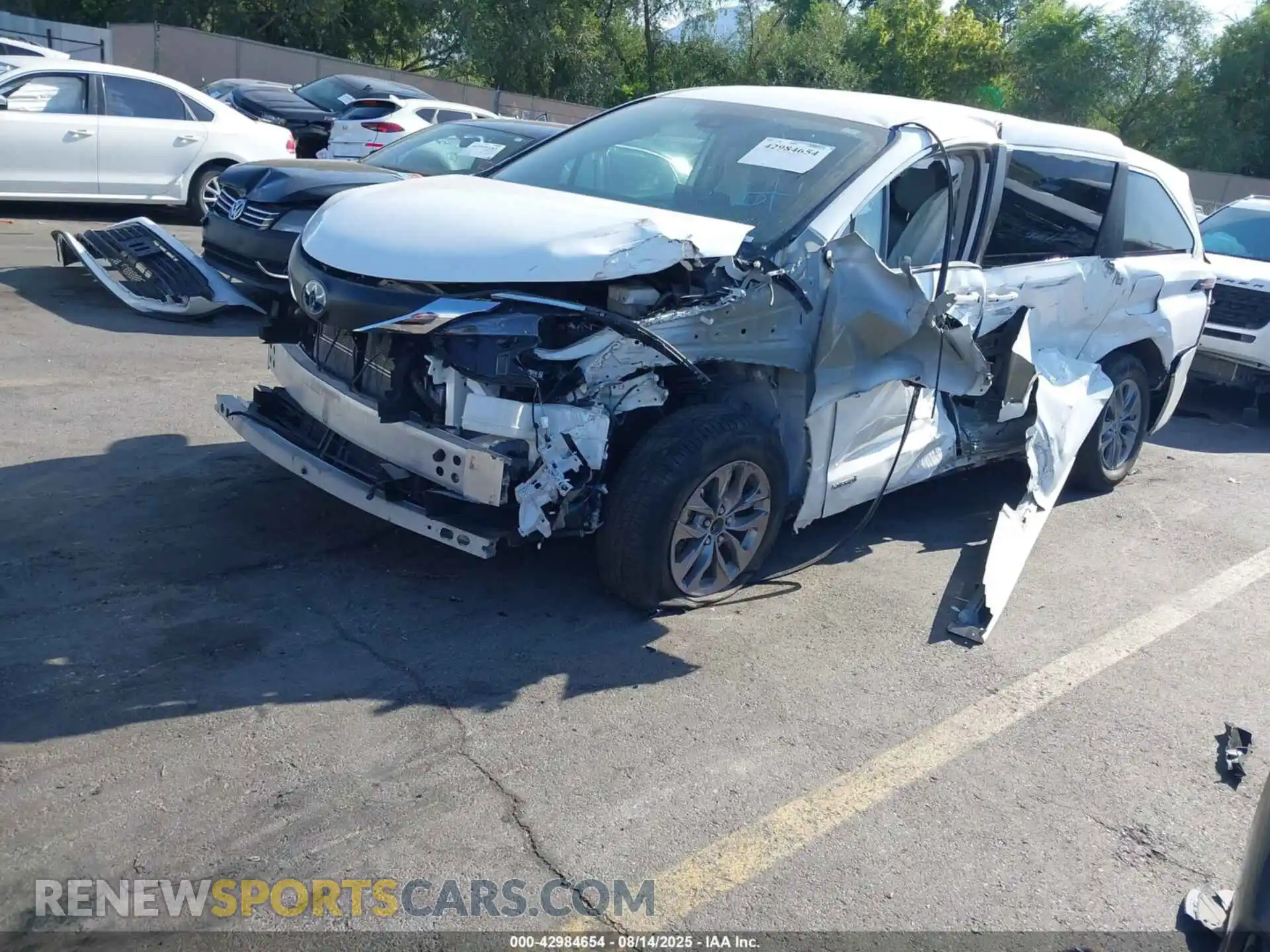 2 Photograph of a damaged car 5TDKRKEC6MS030040 TOYOTA SIENNA 2021