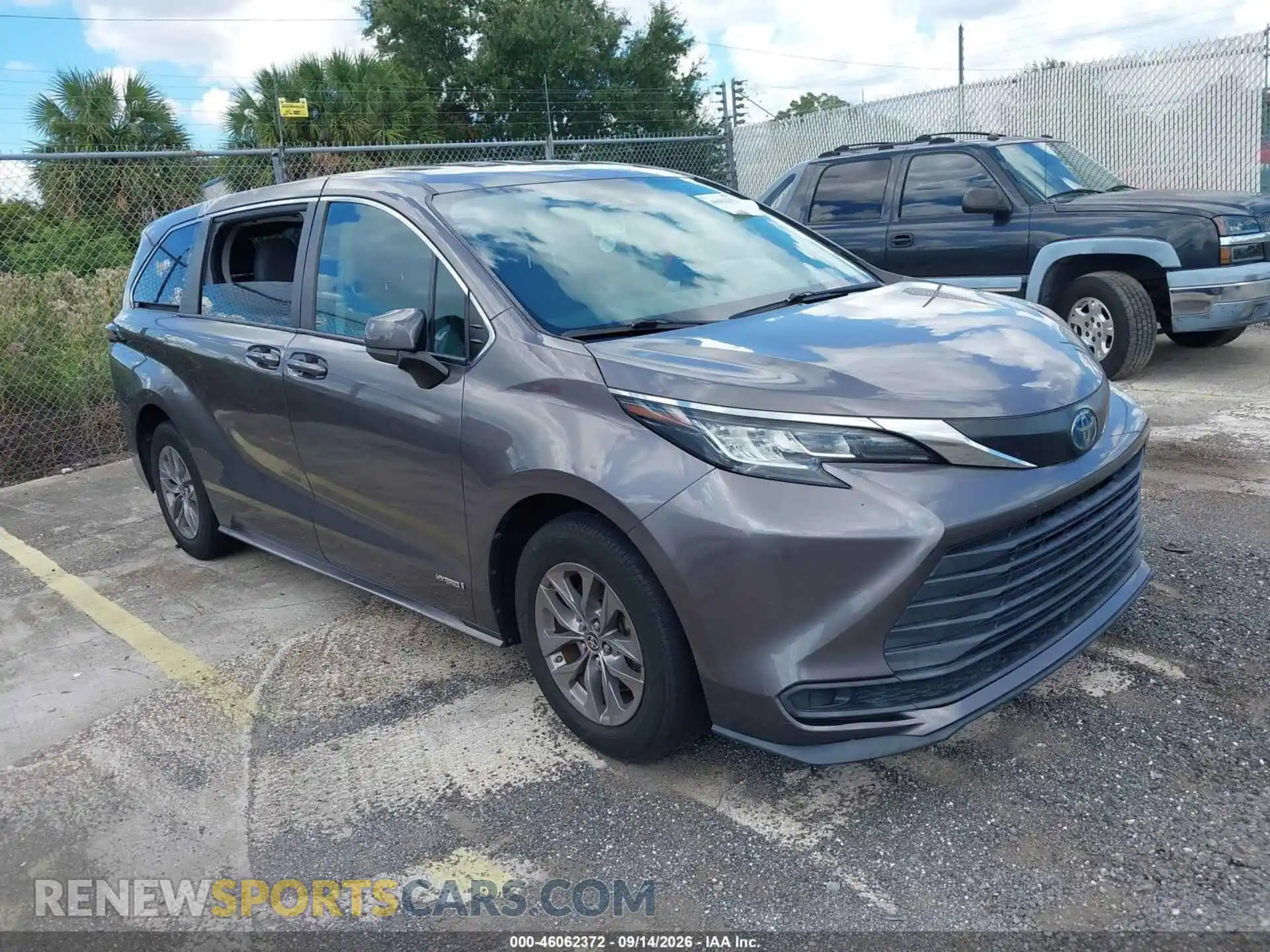 1 Photograph of a damaged car 5TDKRKEC6MS044293 TOYOTA SIENNA 2021