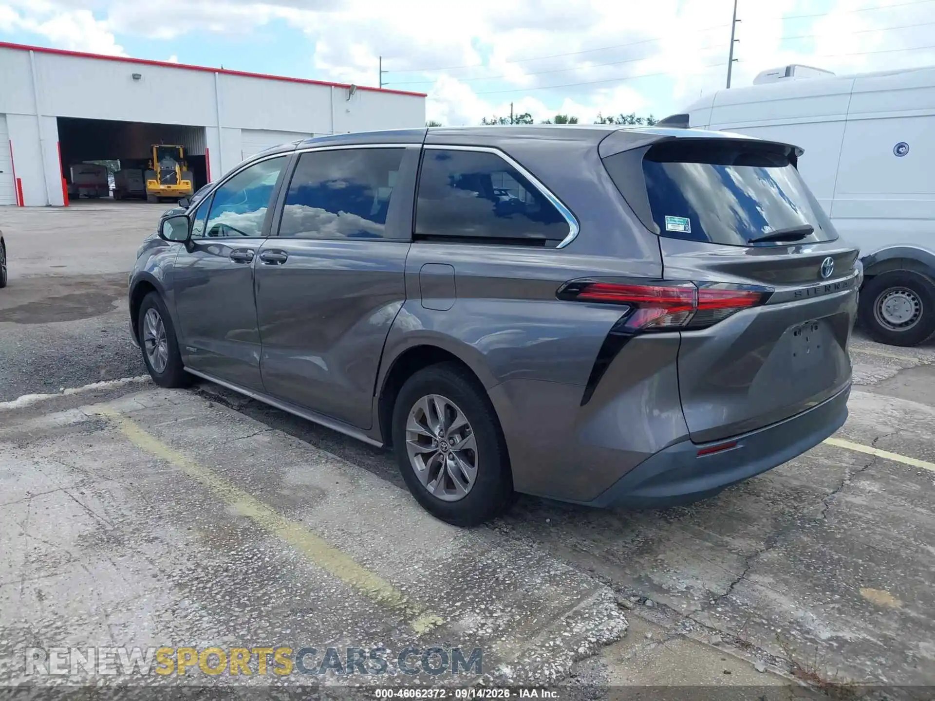 3 Photograph of a damaged car 5TDKRKEC6MS044293 TOYOTA SIENNA 2021