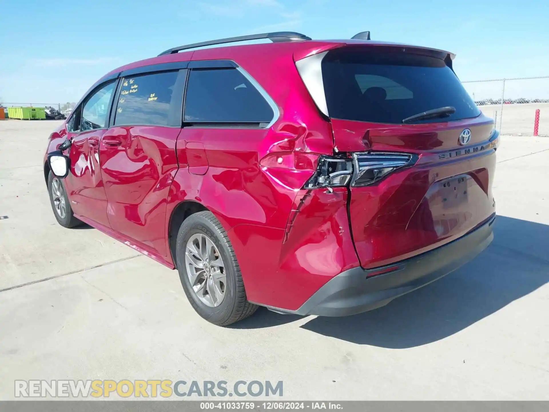 3 Photograph of a damaged car 5TDKRKEC7MS005485 TOYOTA SIENNA 2021