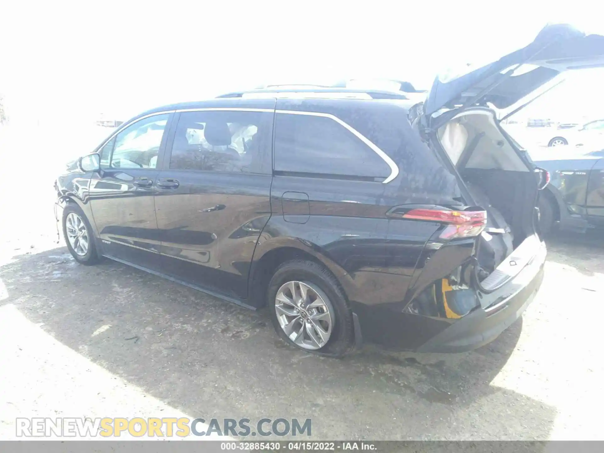 3 Photograph of a damaged car 5TDKRKEC7MS063452 TOYOTA SIENNA 2021