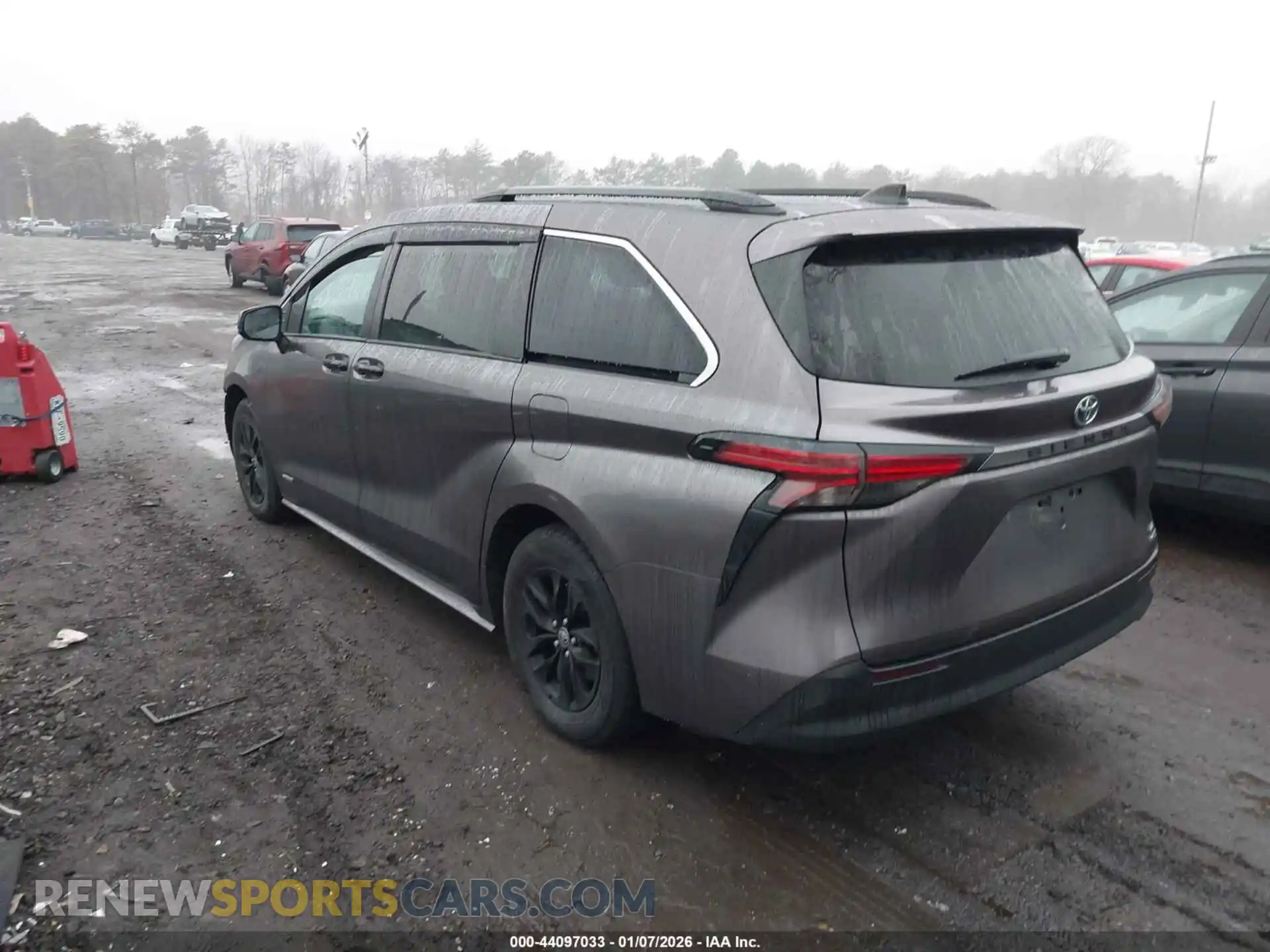 3 Photograph of a damaged car 5TDKRKEC8MS030220 TOYOTA SIENNA 2021
