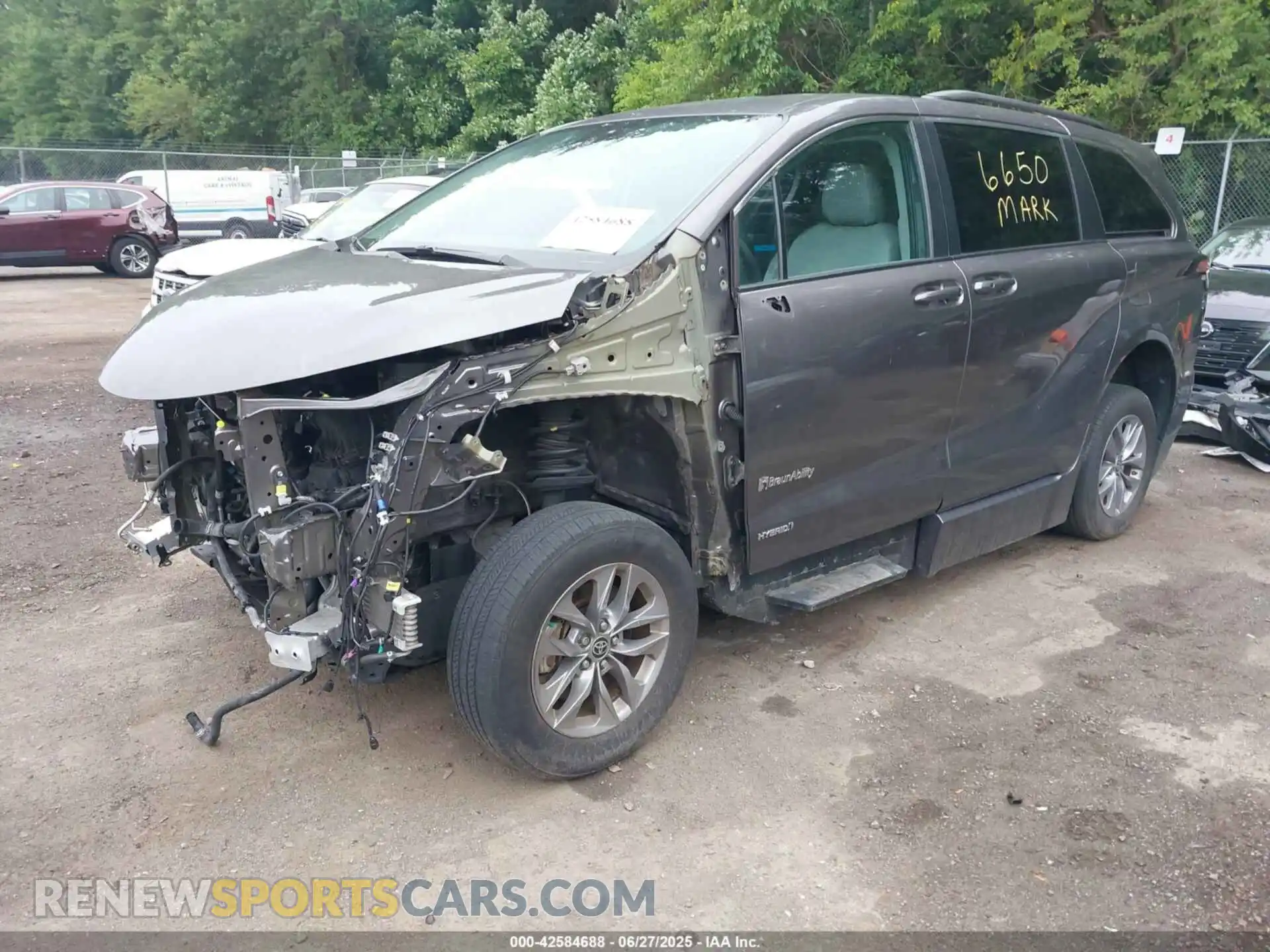 2 Photograph of a damaged car 5TDKRKEC8MS073164 TOYOTA SIENNA 2021