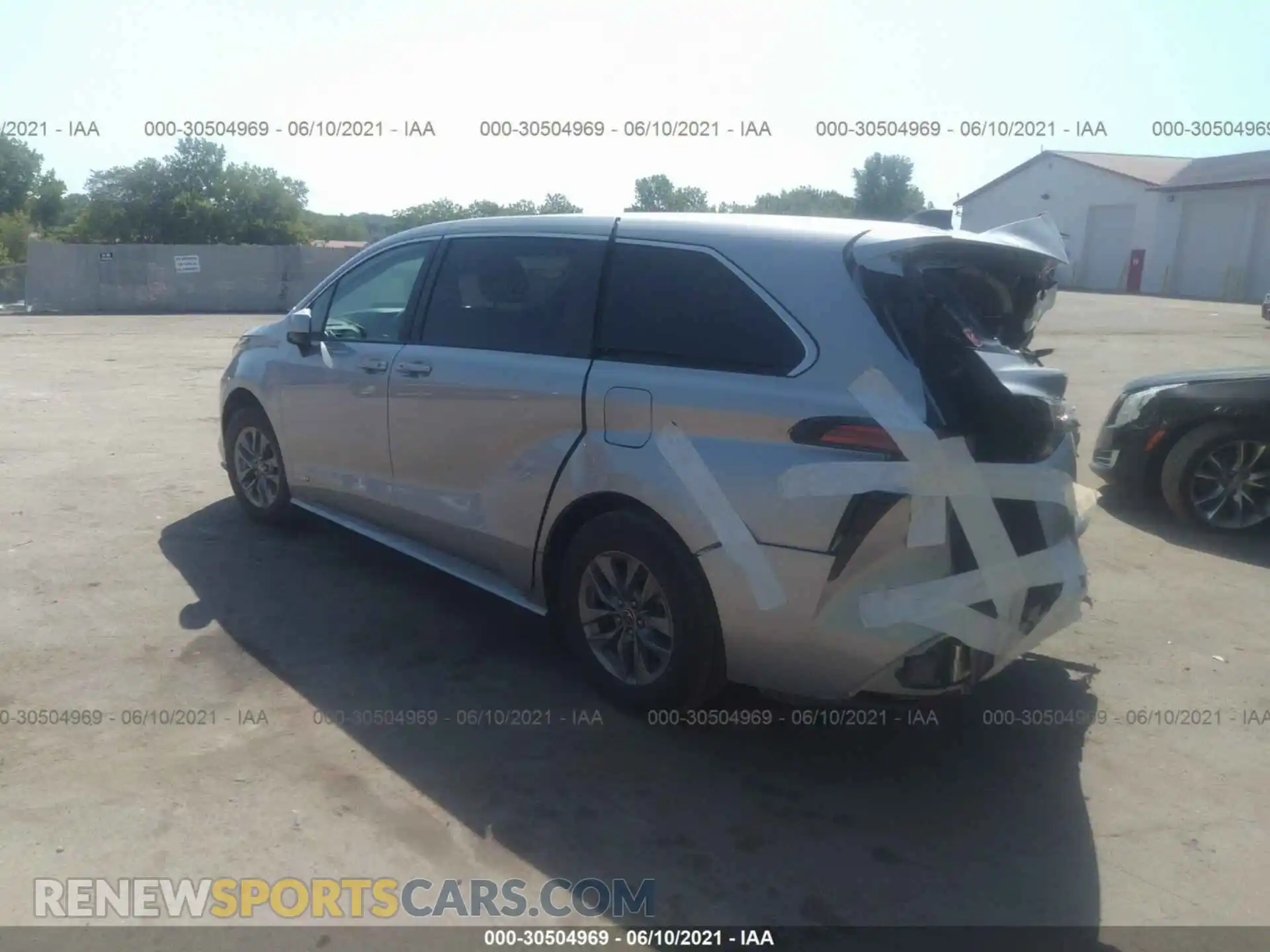 3 Photograph of a damaged car 5TDKRKECXMS024791 TOYOTA SIENNA 2021