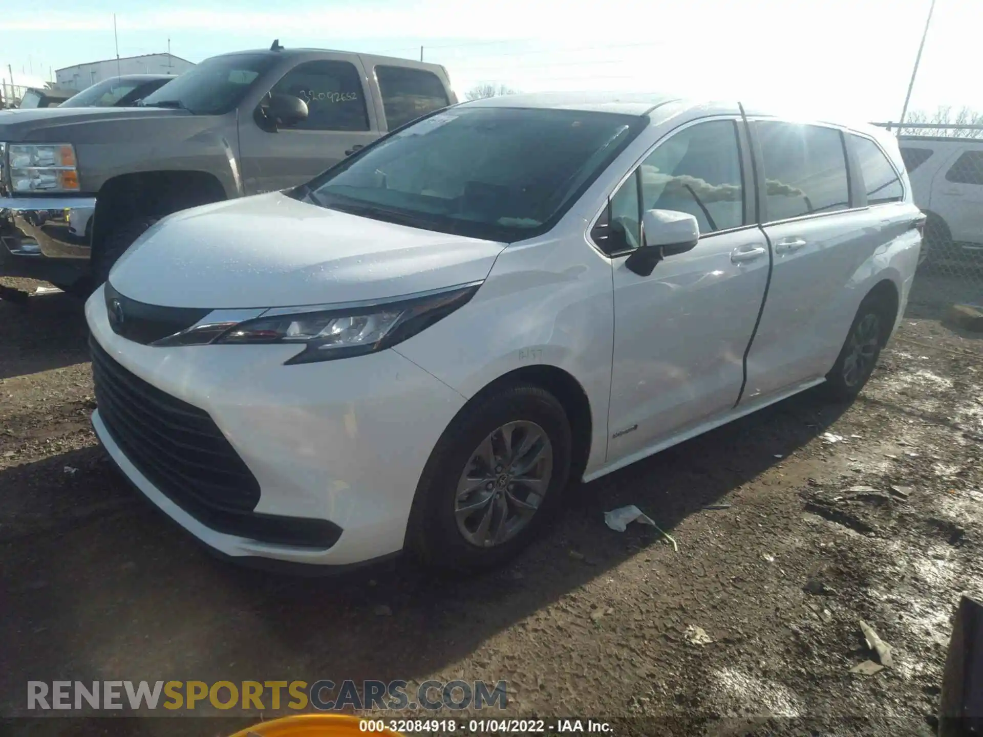 2 fotografías del automóvil dañado 5TDKRKECXMS038271 TOYOTA SIENNA 2021