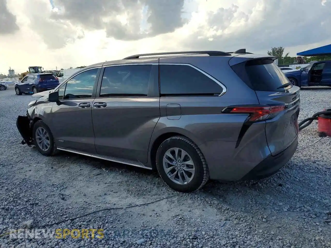 2 fotografías del automóvil dañado 5TDKRKECXMS073909 TOYOTA SIENNA 2021