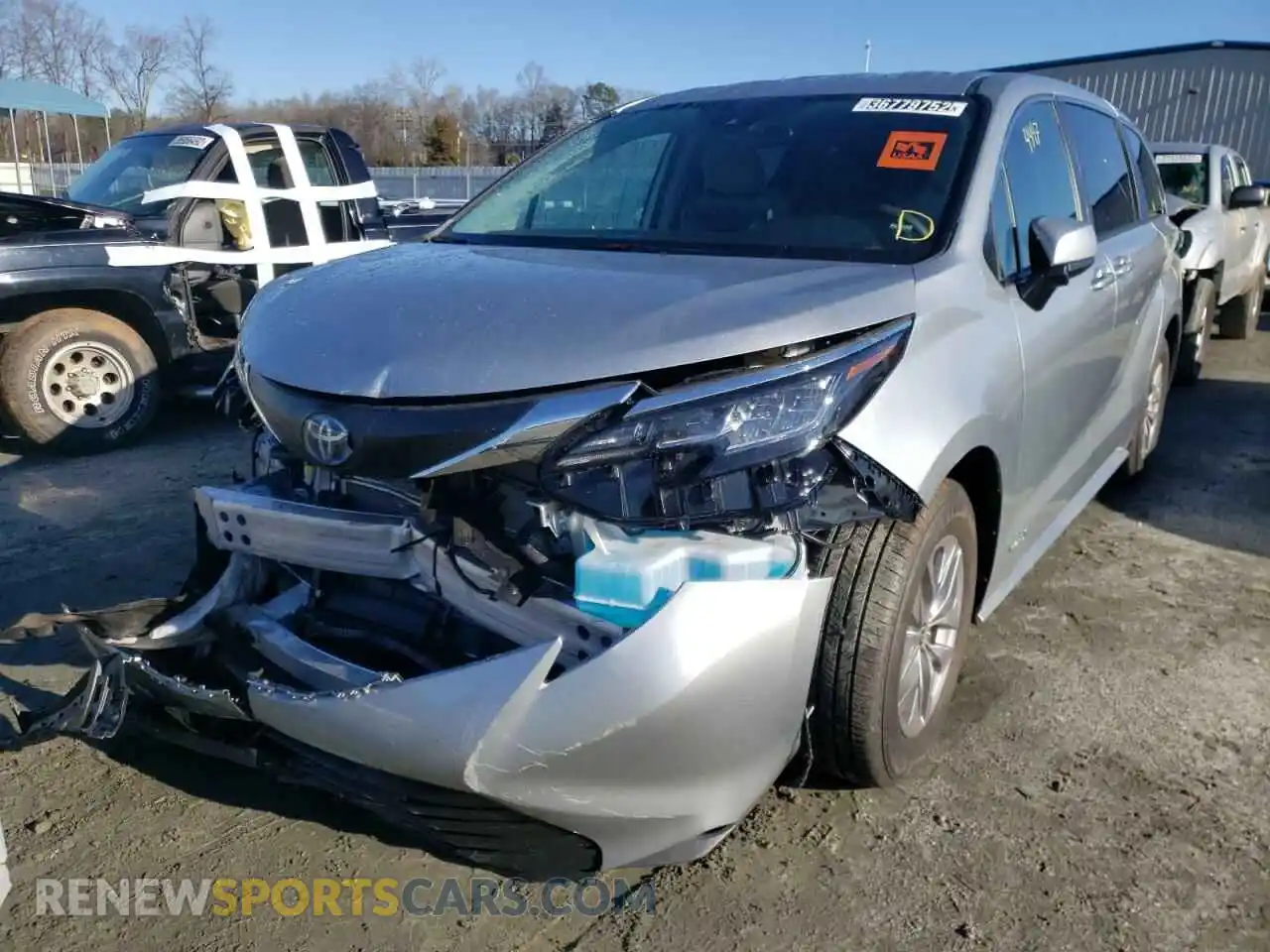2 Photograph of a damaged car 5TDKSKFC1MS031602 TOYOTA SIENNA 2021