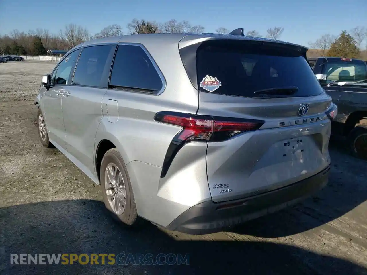 3 Photograph of a damaged car 5TDKSKFC1MS031602 TOYOTA SIENNA 2021