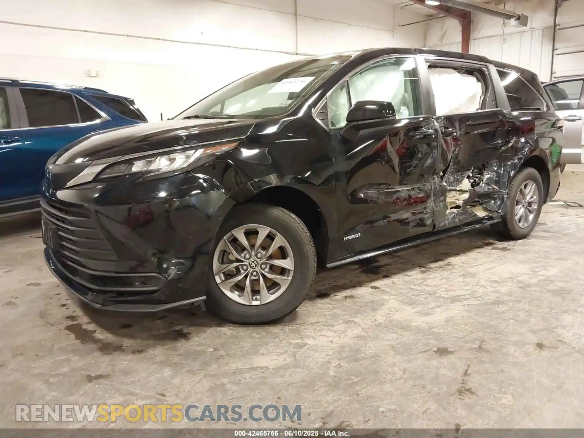2 Photograph of a damaged car 5TDKSKFC2MS004179 TOYOTA SIENNA 2021