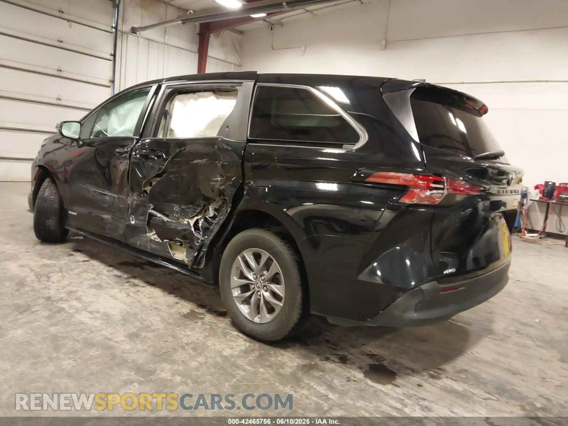 3 Photograph of a damaged car 5TDKSKFC2MS004179 TOYOTA SIENNA 2021