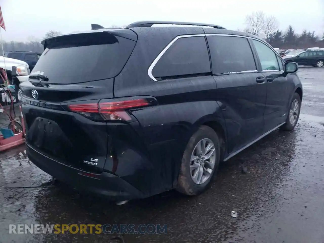 3 Photograph of a damaged car 5TDKSKFC2MS036727 TOYOTA SIENNA 2021