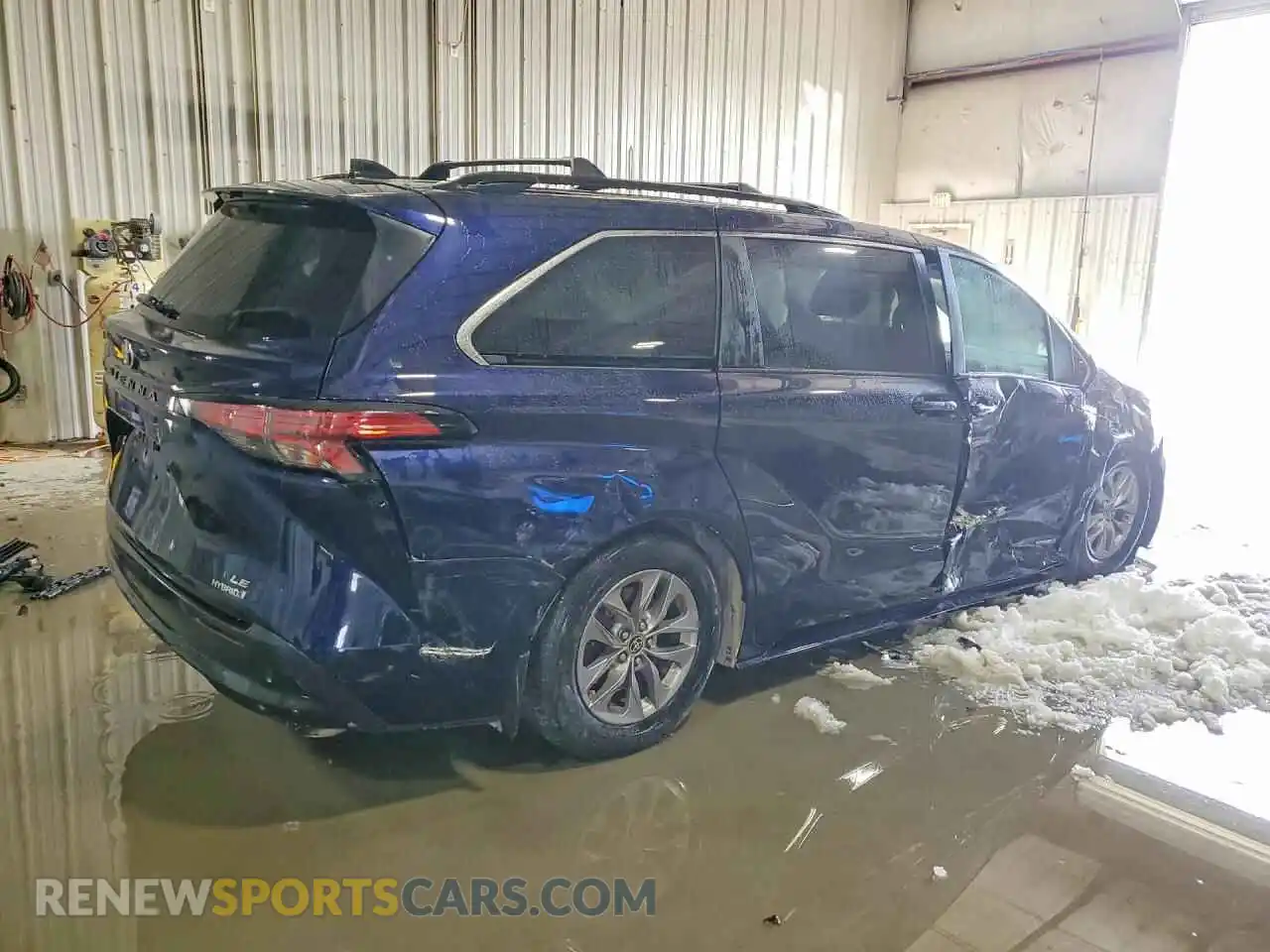 3 Photograph of a damaged car 5TDKSKFC3MS012677 TOYOTA SIENNA 2021
