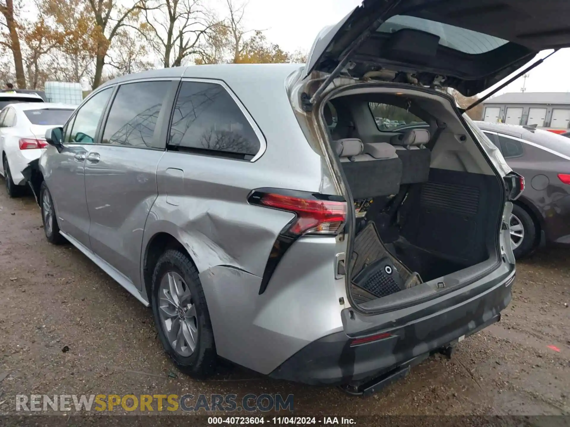 3 Photograph of a damaged car 5TDKSKFC7MS021673 TOYOTA SIENNA 2021