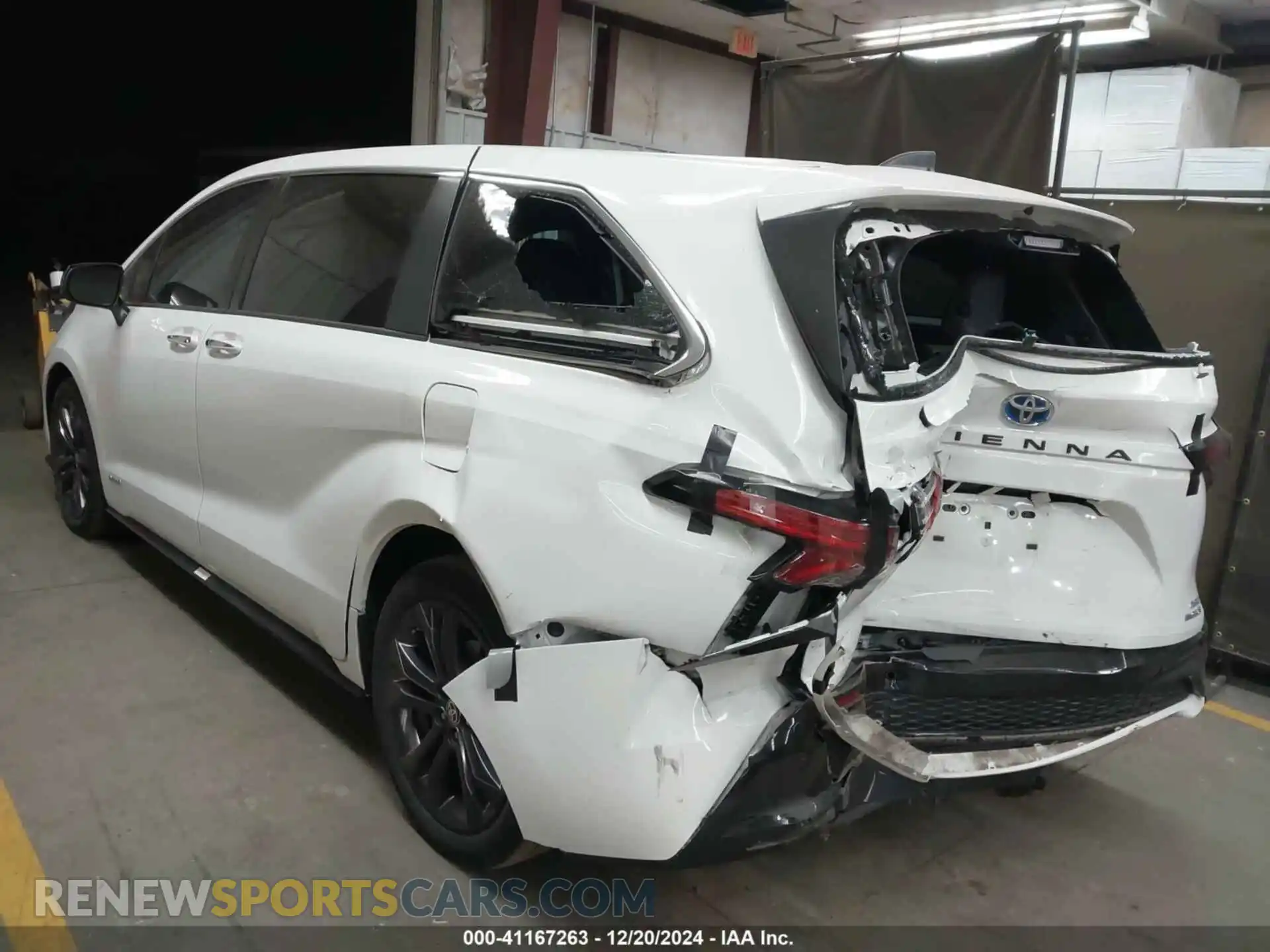3 Photograph of a damaged car 5TDXRKEC6MS005385 TOYOTA SIENNA 2021