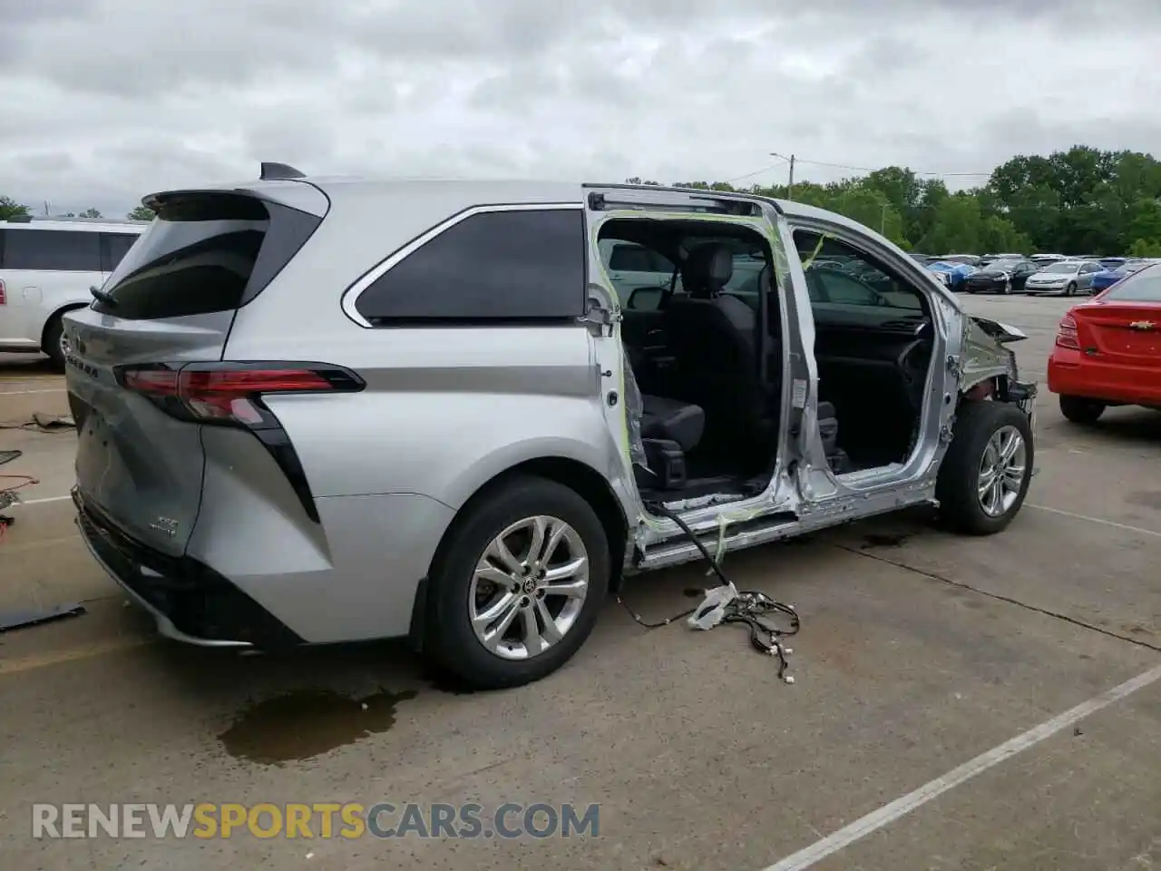 3 Photograph of a damaged car 5TDXSKFC5MS013285 TOYOTA SIENNA 2021