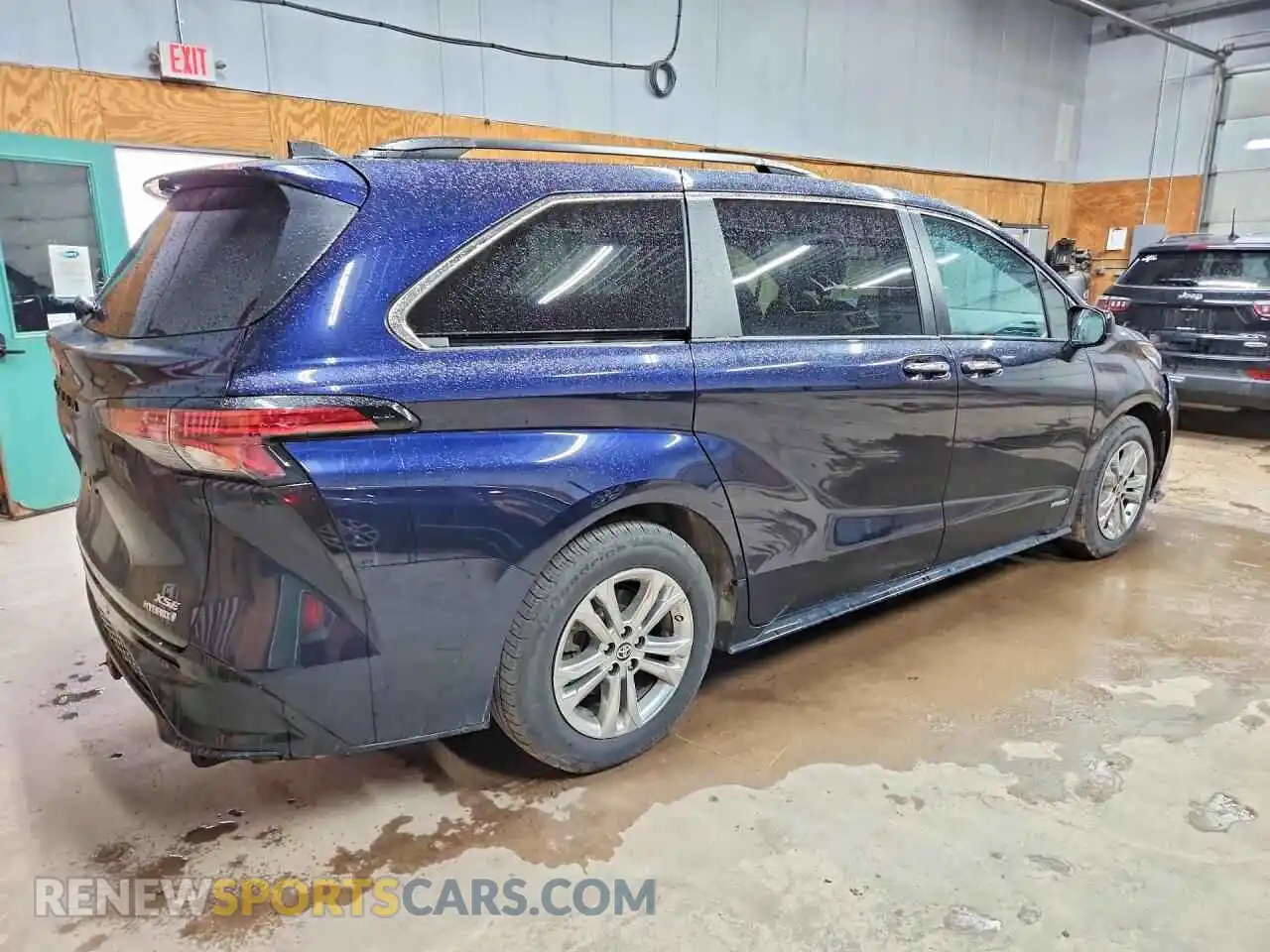 3 Photograph of a damaged car 5TDXSKFC6MS014946 TOYOTA SIENNA 2021