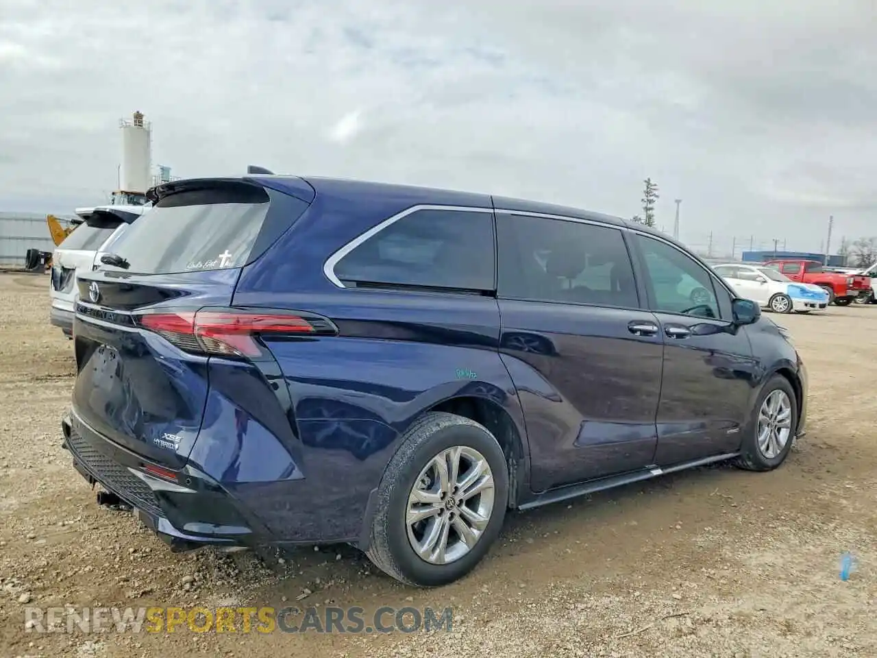3 Photograph of a damaged car 5TDXSKFC9MS005318 TOYOTA SIENNA 2021