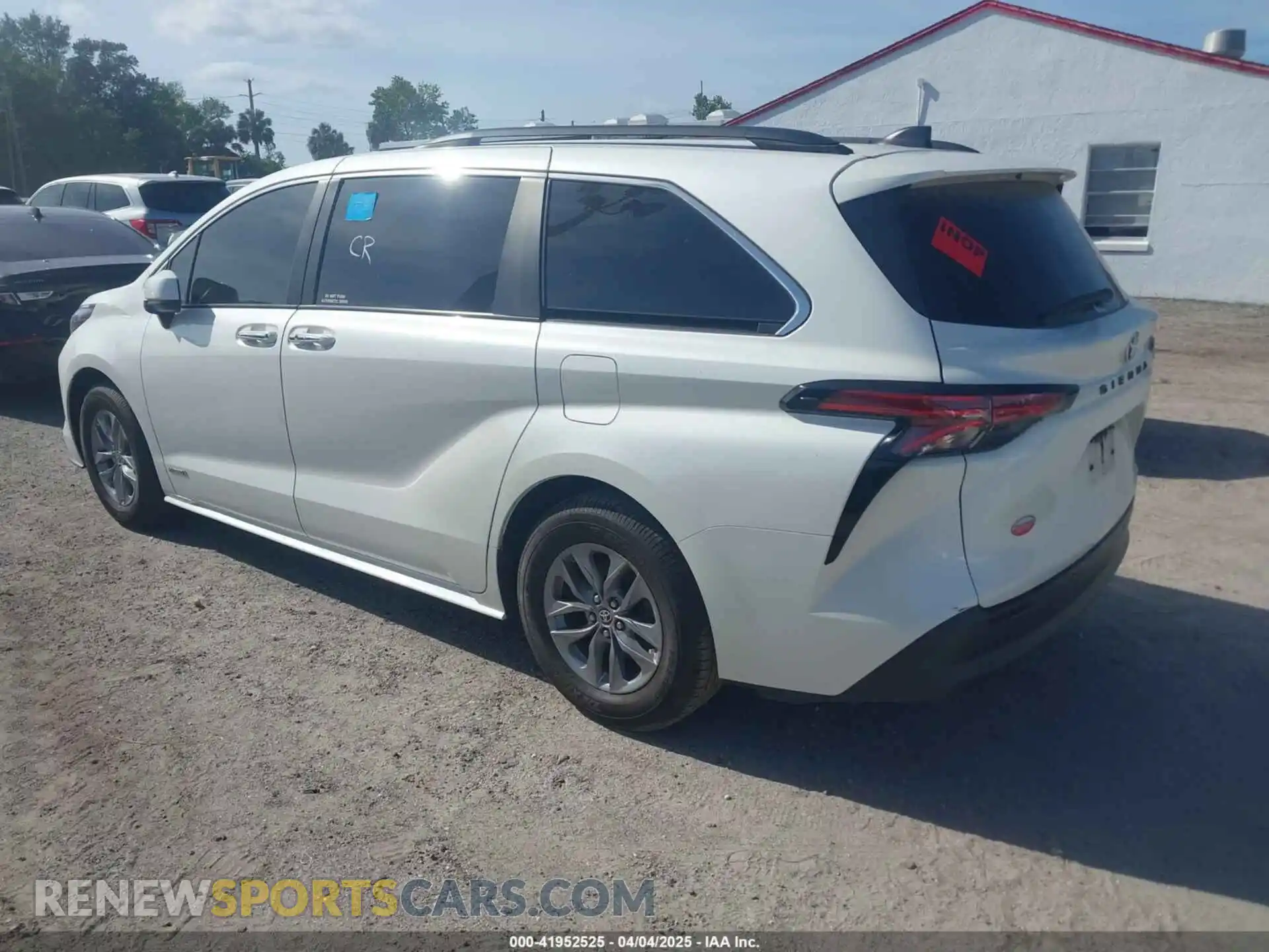 3 Photograph of a damaged car 5TDYRKEC0MS002020 TOYOTA SIENNA 2021