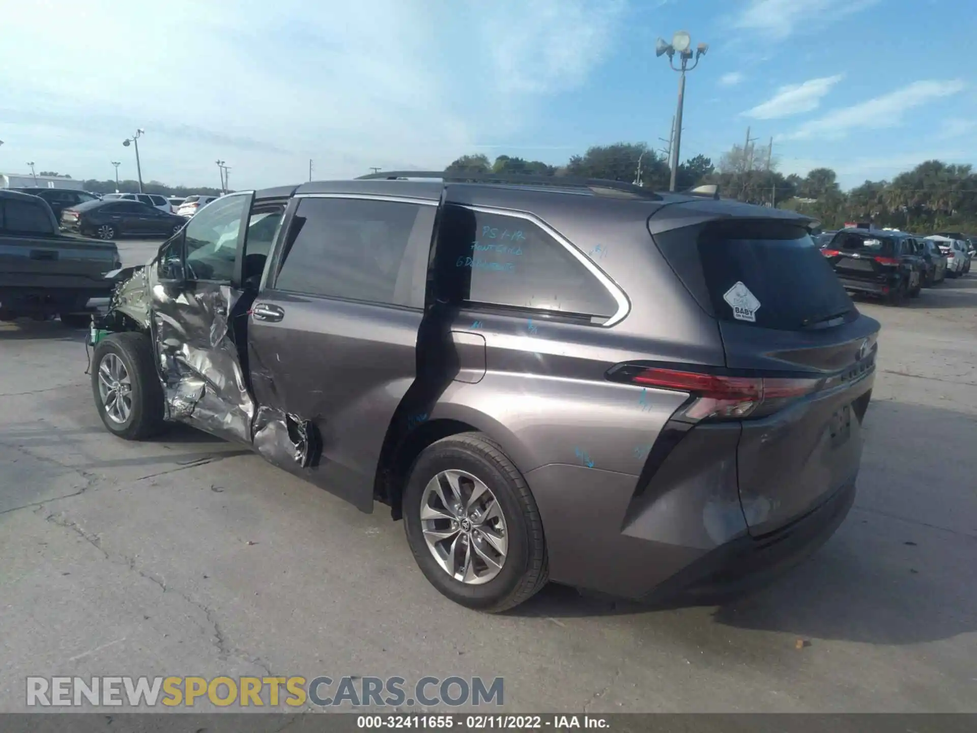 3 Photograph of a damaged car 5TDYRKEC0MS006438 TOYOTA SIENNA 2021