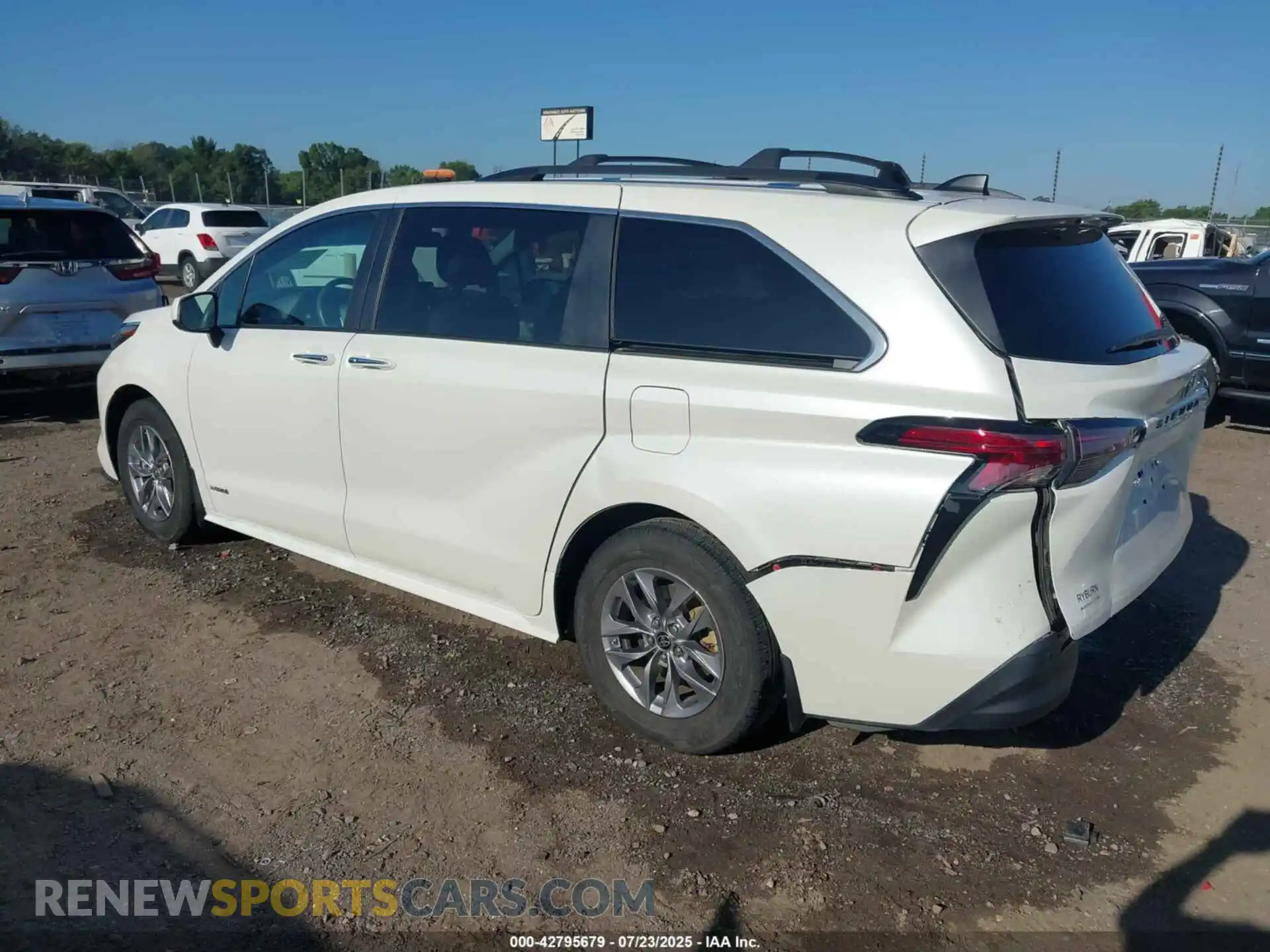 3 Photograph of a damaged car 5TDYRKEC0MS031047 TOYOTA SIENNA 2021
