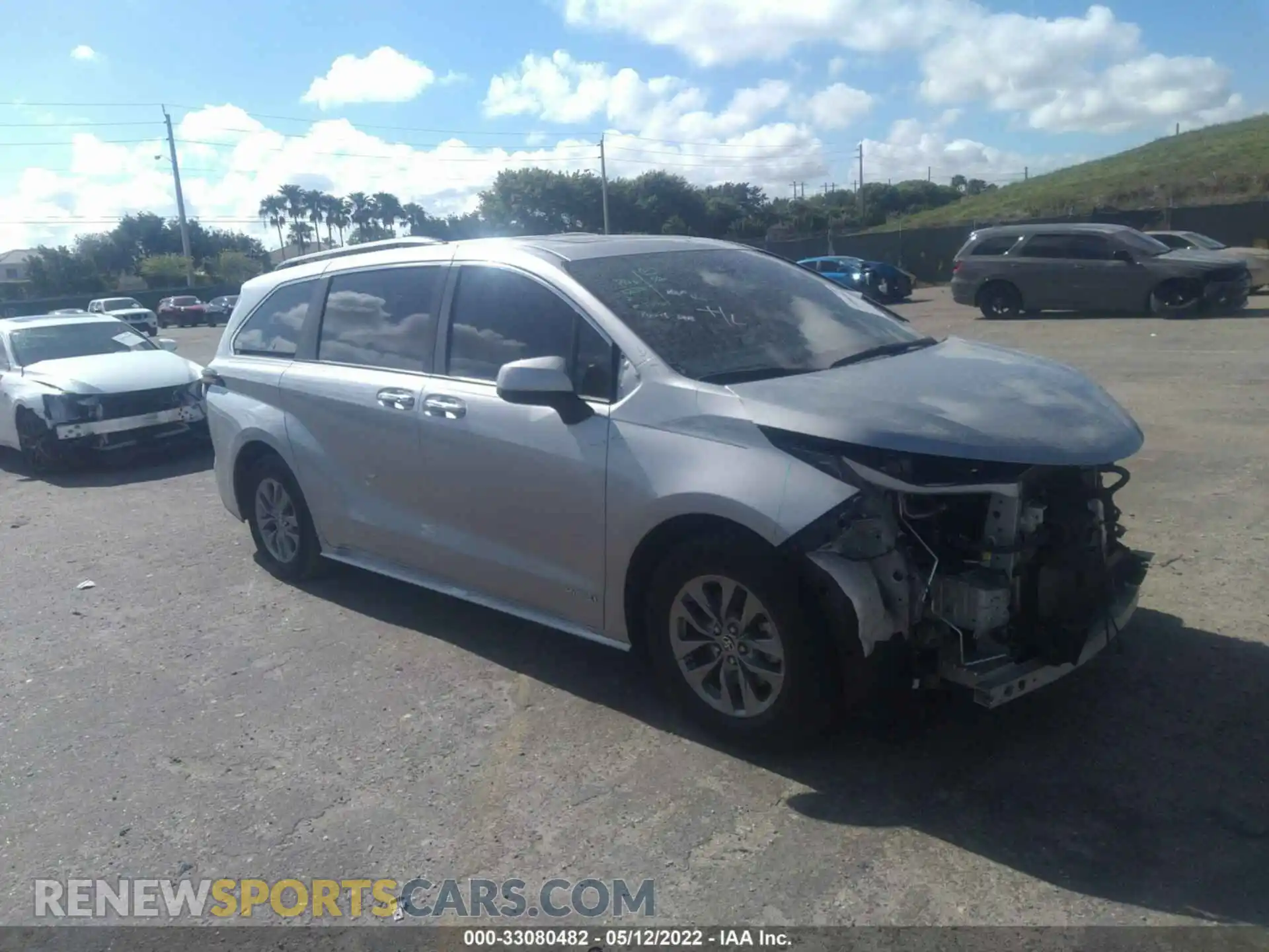 1 Photograph of a damaged car 5TDYRKEC2MS028862 TOYOTA SIENNA 2021
