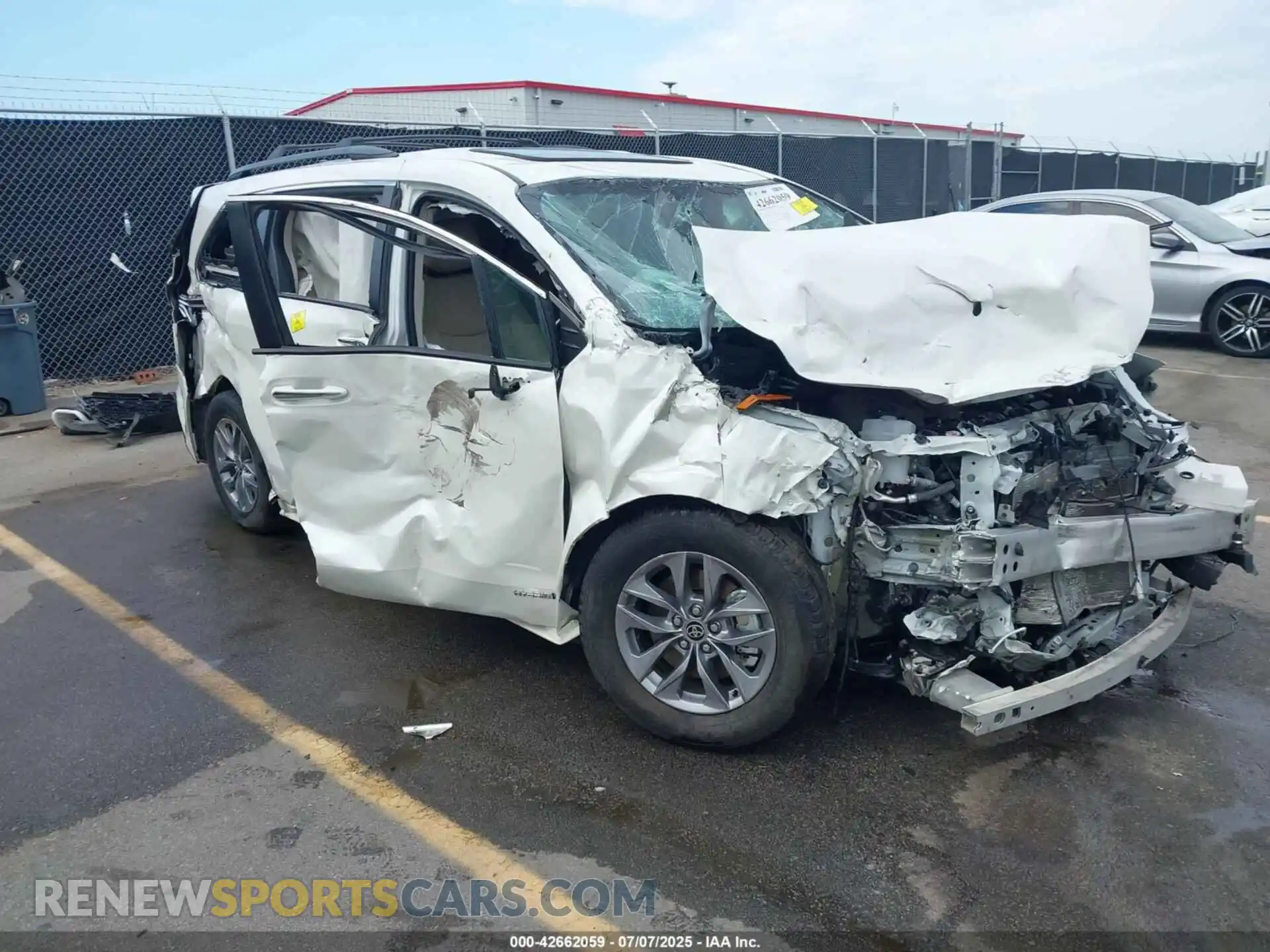1 Photograph of a damaged car 5TDYRKEC2MS049243 TOYOTA SIENNA 2021
