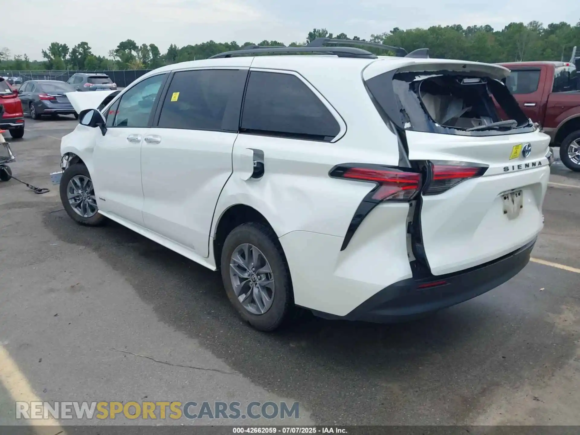 3 Photograph of a damaged car 5TDYRKEC2MS049243 TOYOTA SIENNA 2021