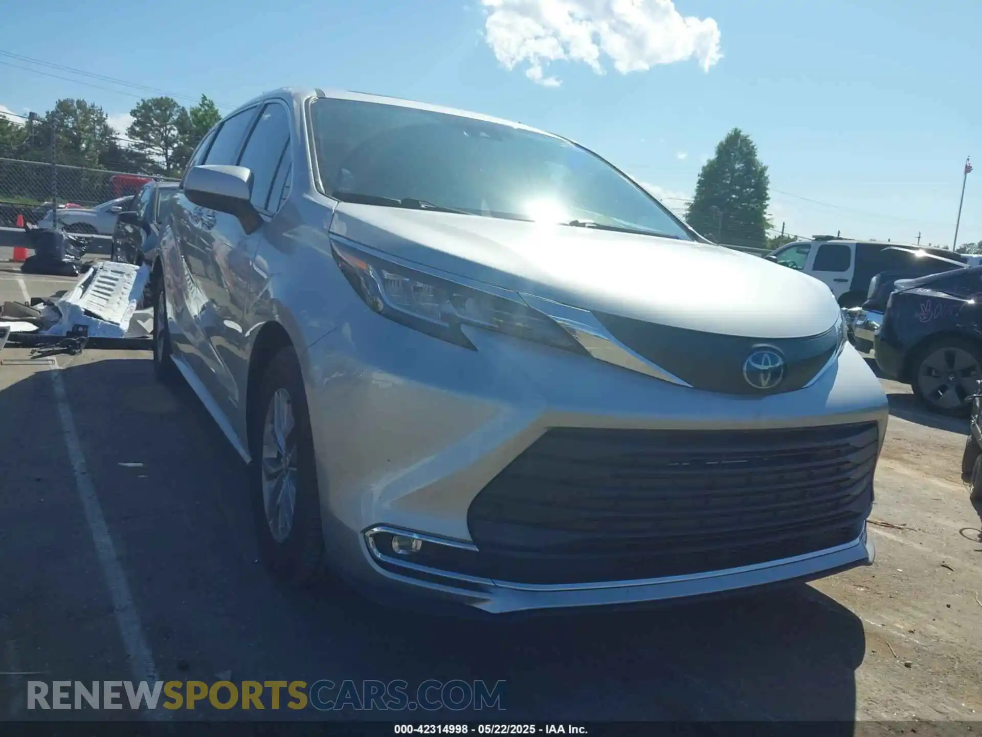 1 Photograph of a damaged car 5TDYRKEC3MS026473 TOYOTA SIENNA 2021