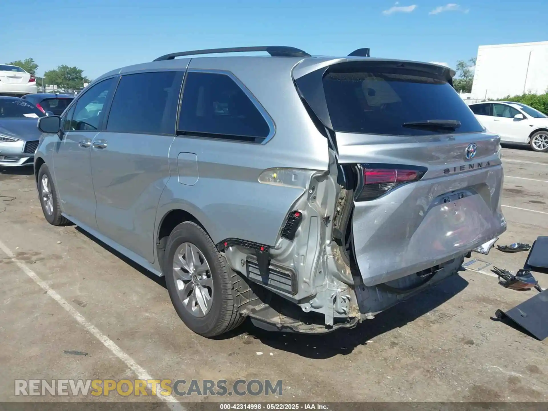 3 Photograph of a damaged car 5TDYRKEC3MS026473 TOYOTA SIENNA 2021